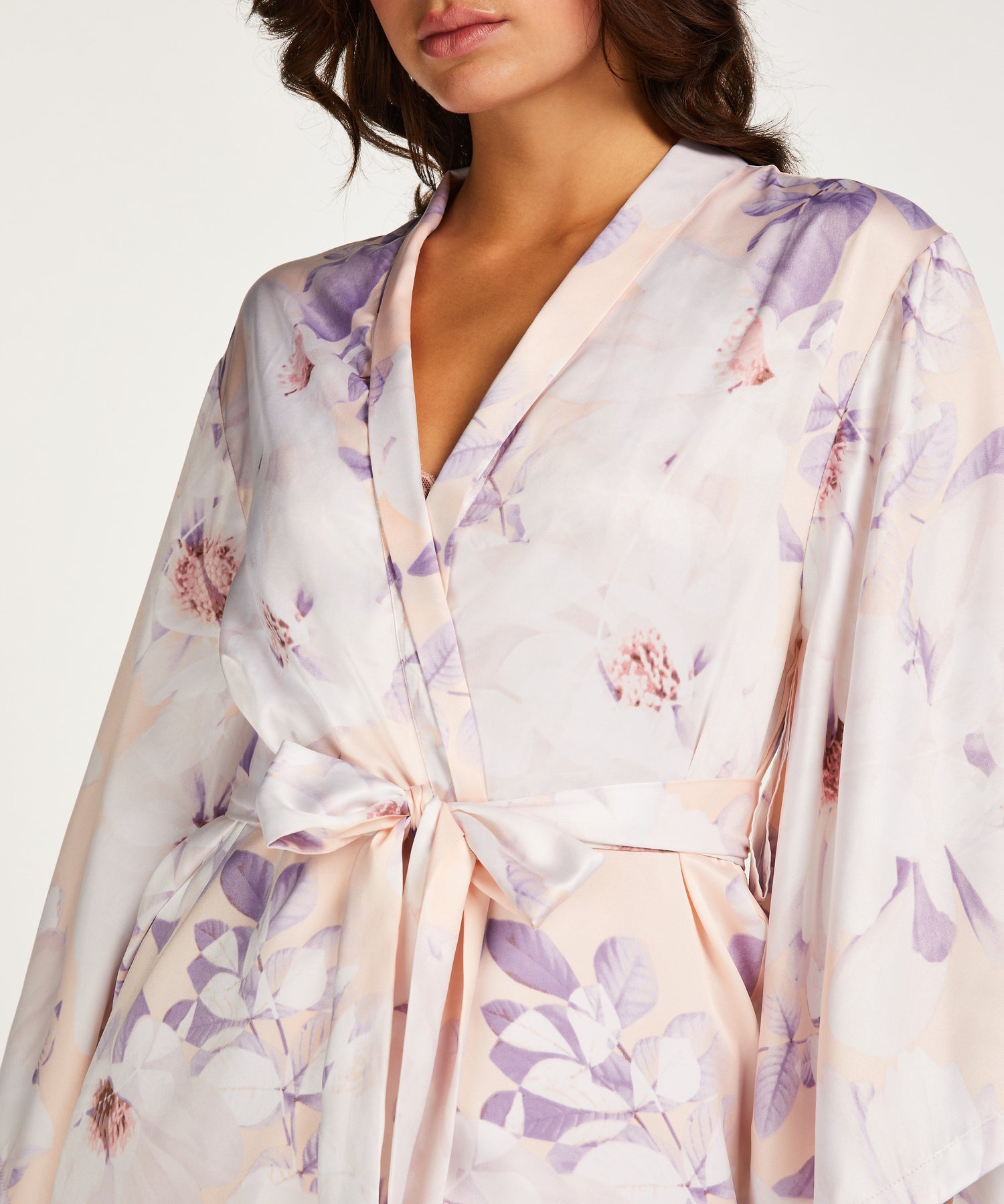 Kimono Satin Oopsydaisy_202330_Peach Skin_04