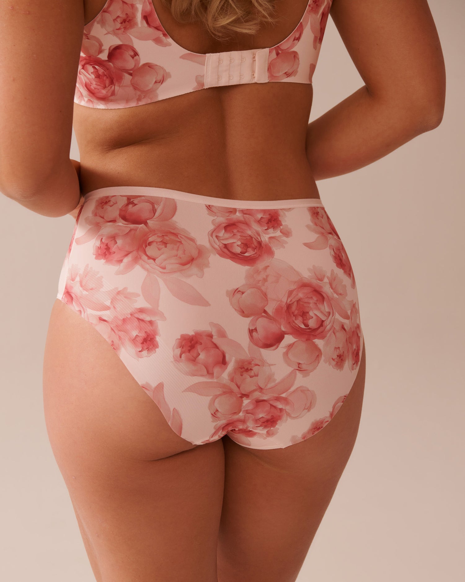 La Vie en Rose_Multi Pink Roses_Microfiber Sleek Back High Waist Bikini Panty_20300408_P60354_04