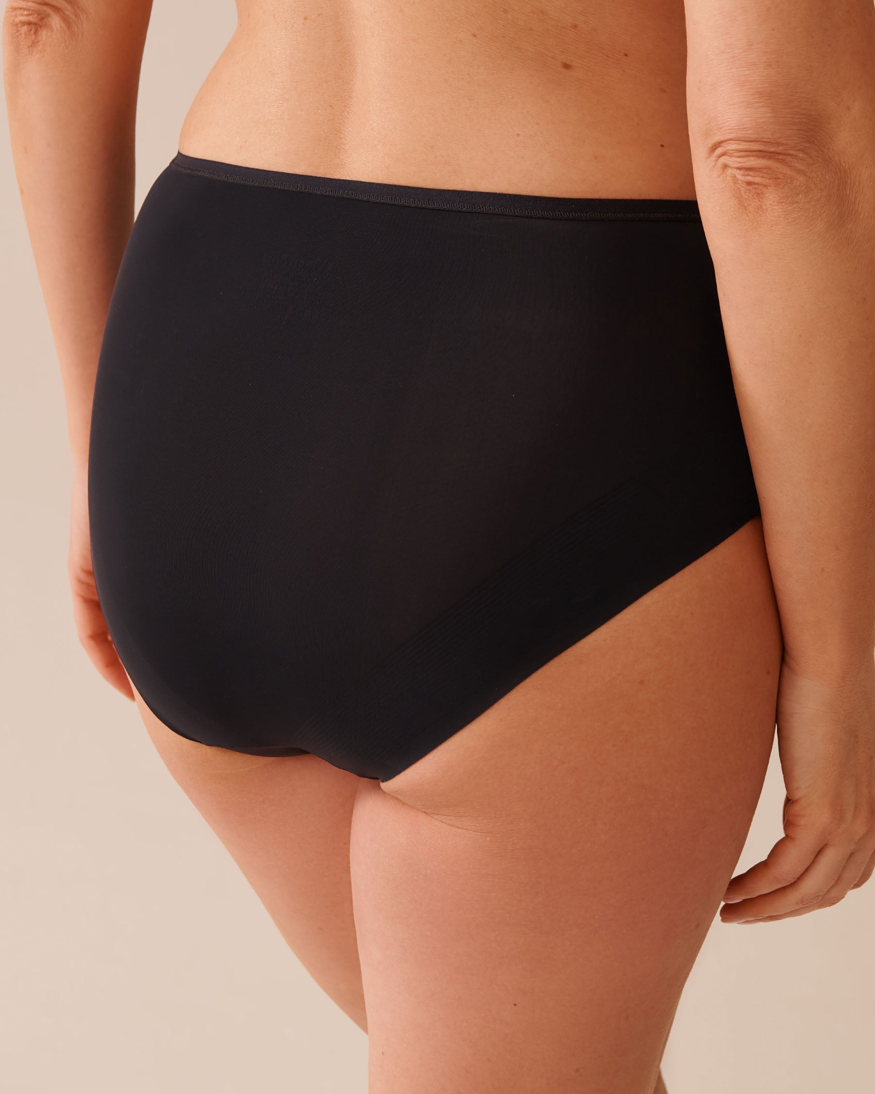 La Vie en Rose_Black &amp; Blue Garden_Microfiber Sleek Back High Waist Bikini Panty_20300425_P00430_02