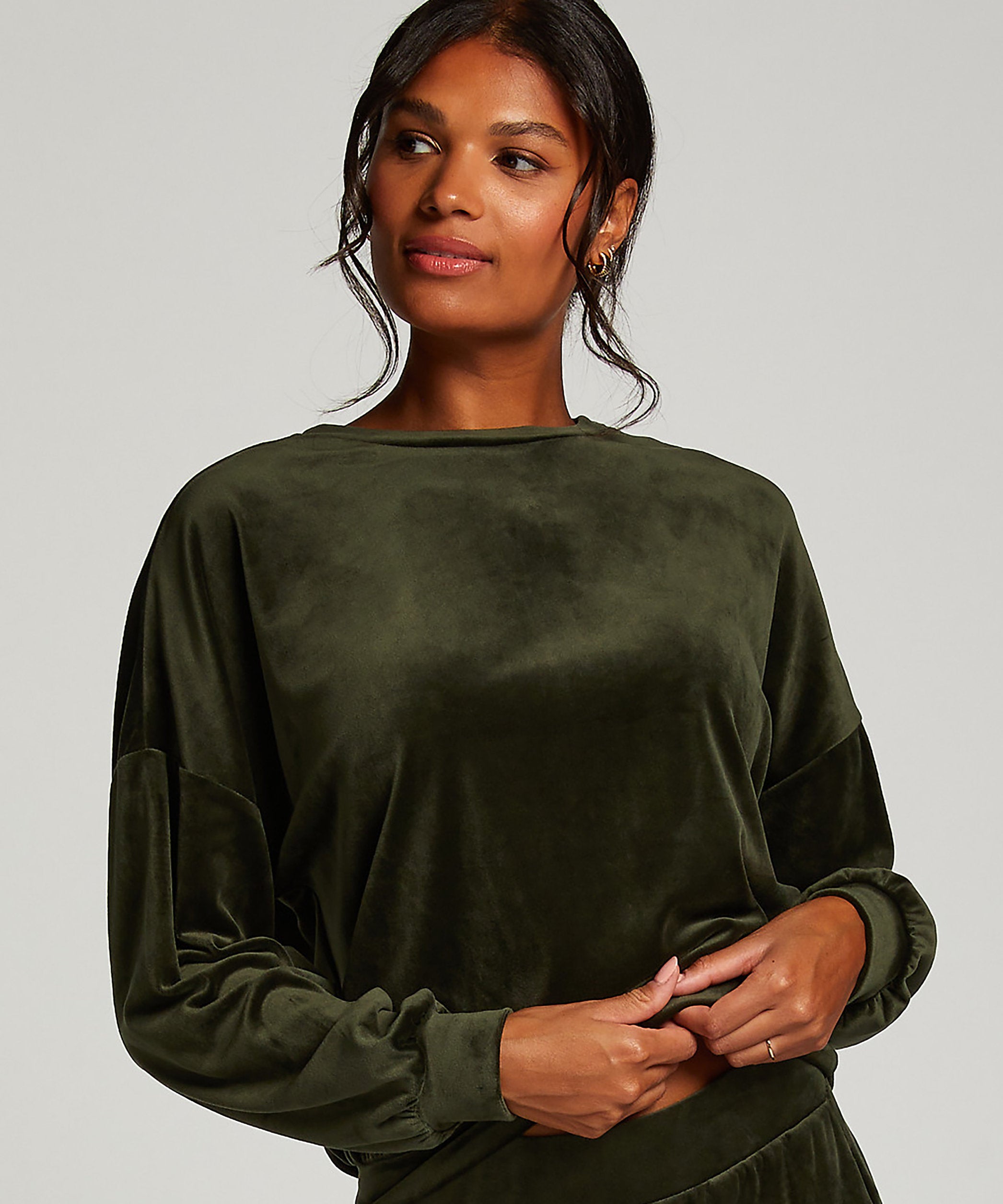 Top Long Sleeve Velours Crew_203326_Kombu Green_01