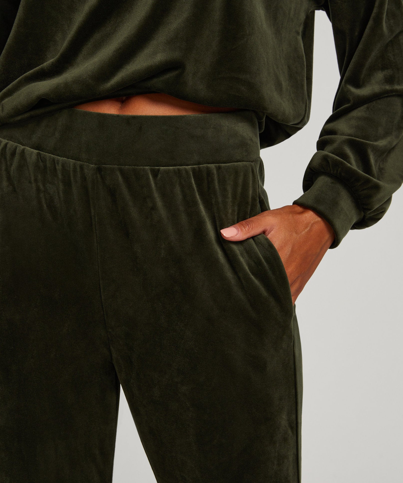 Jogger Slim Velours Urban_203327_Kombu Green_02