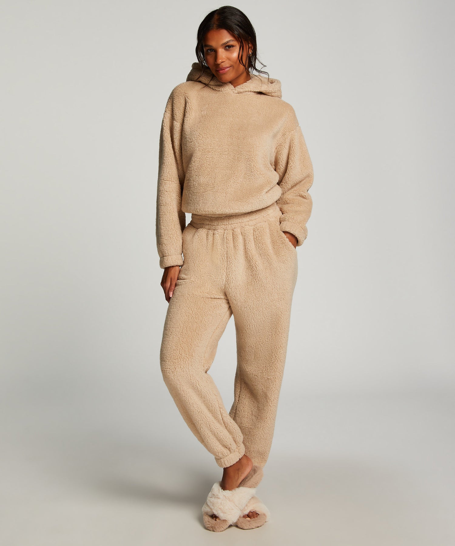 Jogger Fleece Snuggle_204182_Sand Brown_01