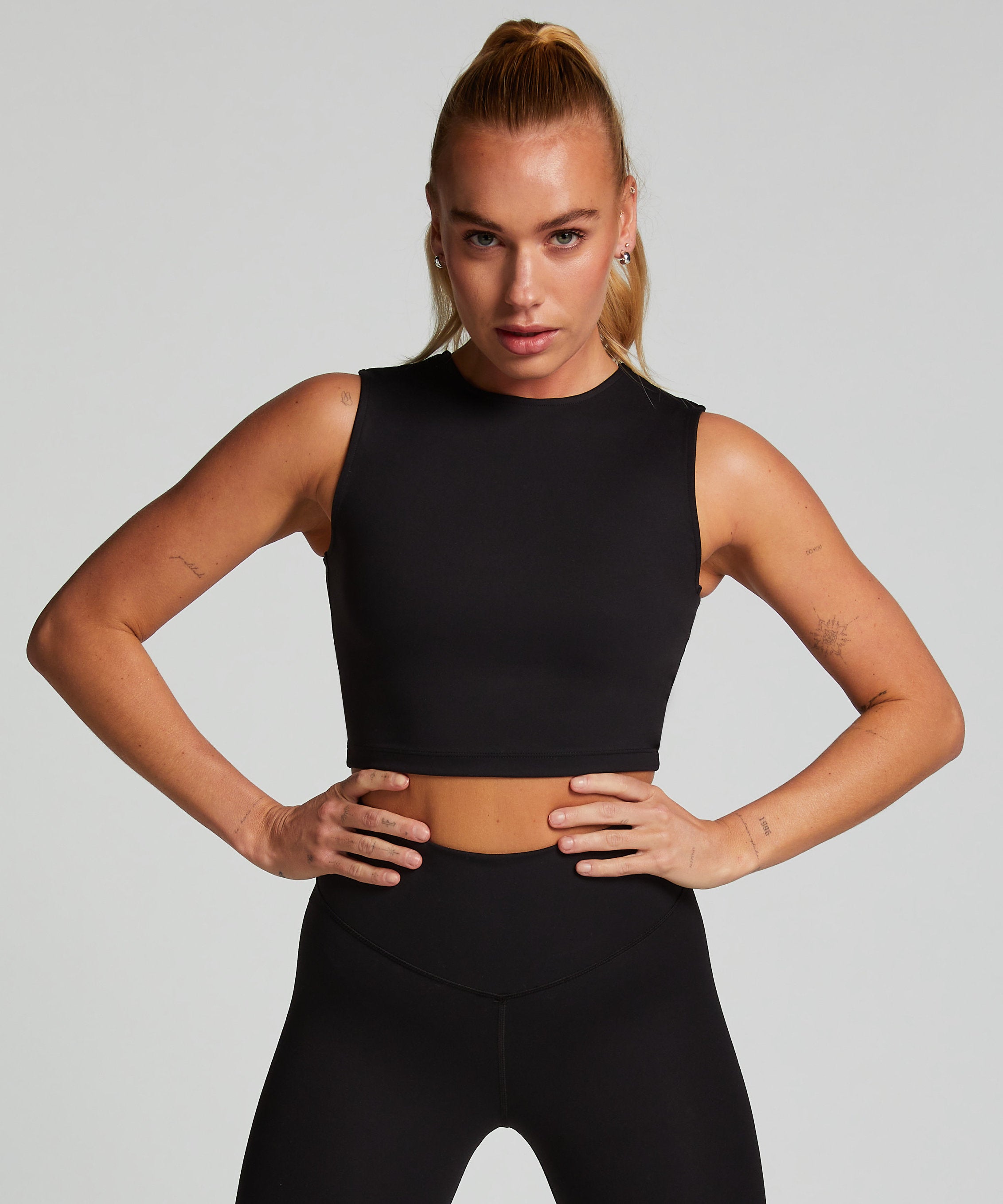 HKMX Sports Top_205759_Black_01