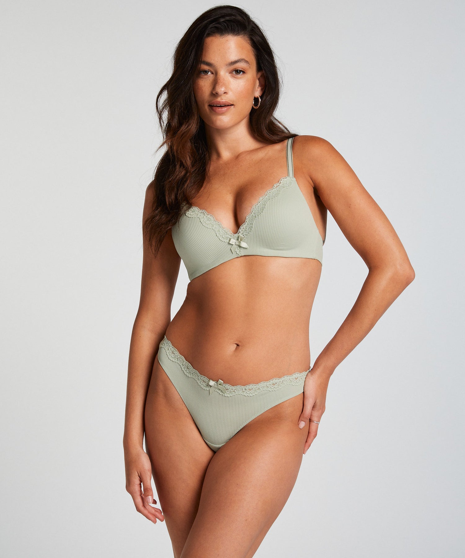 Lola Padded Non-Wired Bra in Different Cup Sizes_206385_Desert Sage_05