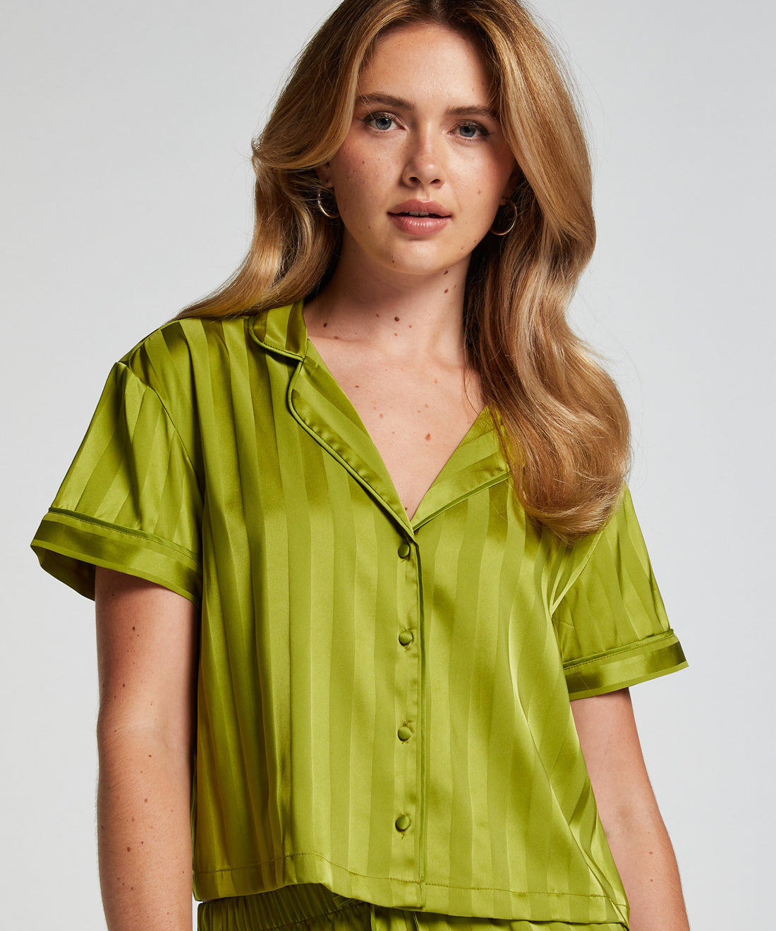 Satin Short-Sleeved Jacket_206498_Lima Bean Green_01