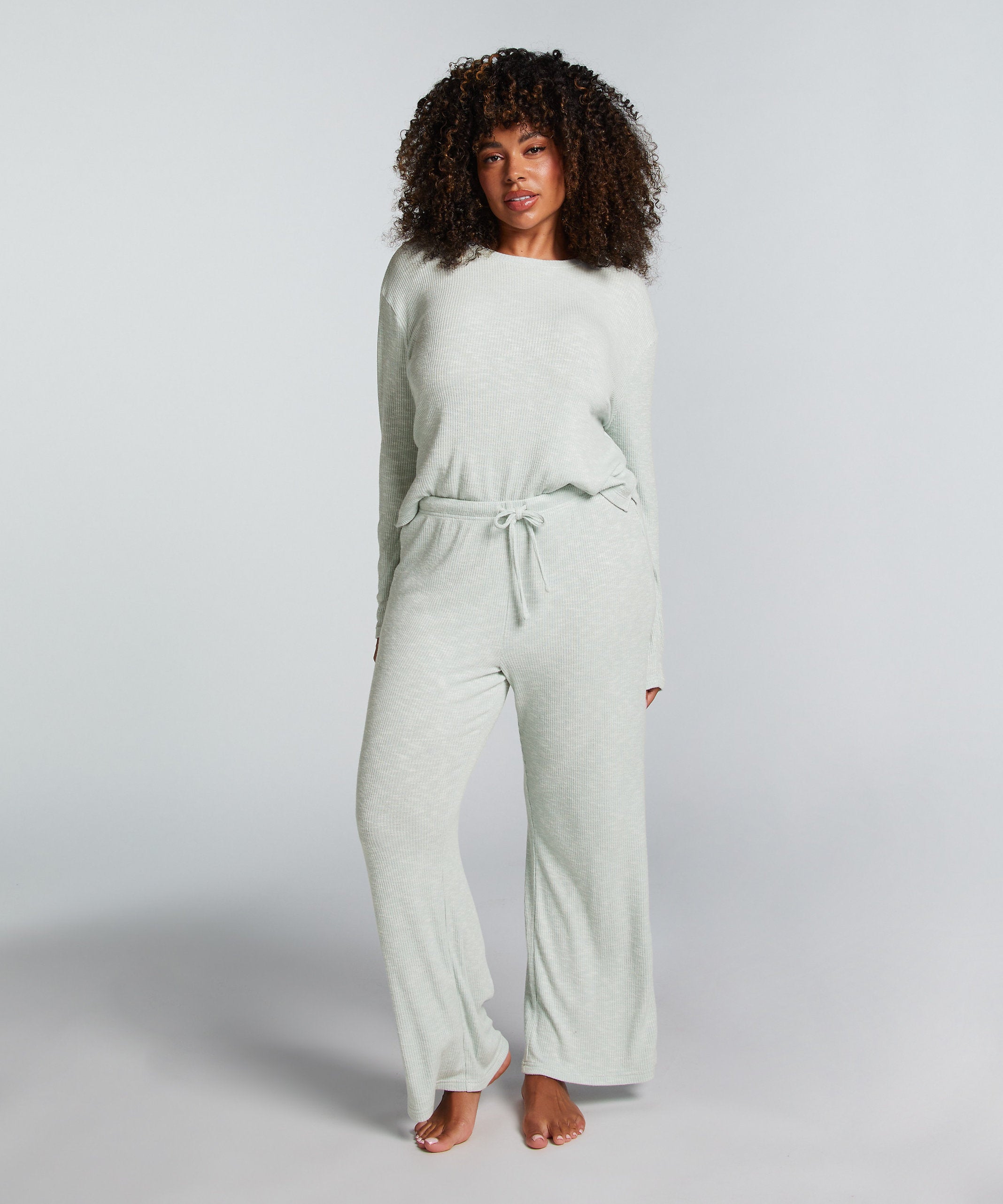 Hunkemoller_Long-Sleeved Pyjama Top_206516_Granite Green_03