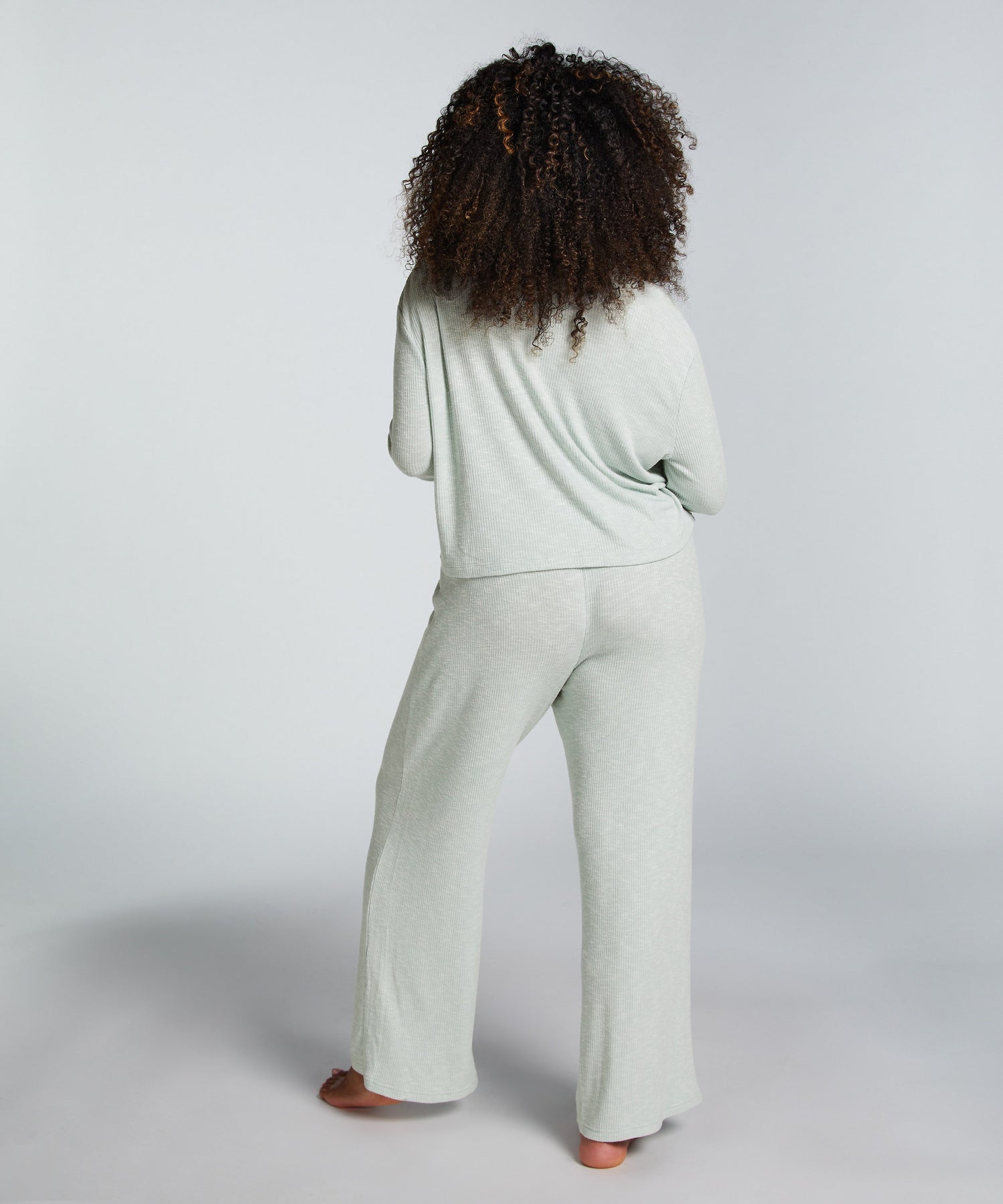 Hunkemoller_Long-Sleeved Pyjama Top_206516_Granite Green_04