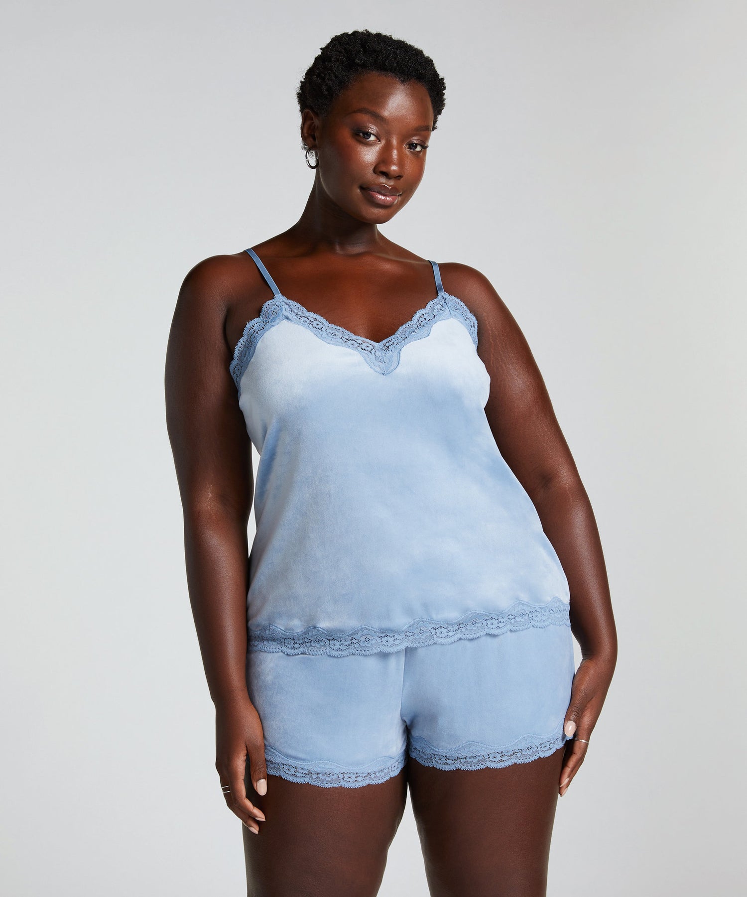 Hunkemoller_Velvet Lace Shorts_206545_Soft Chambray_04