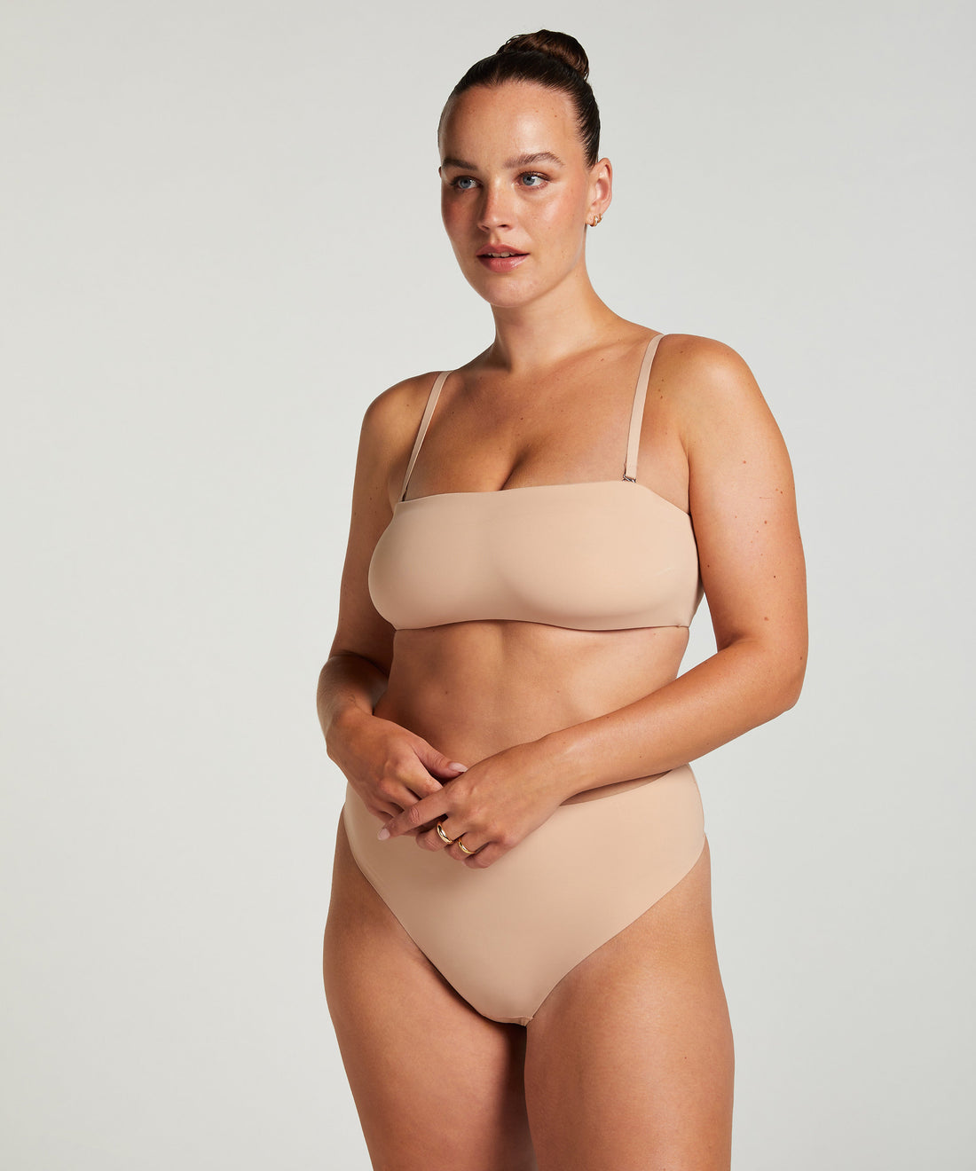 Hunkemoller_Smooth Bandeau Bralette_206768_Rugby Tan_05