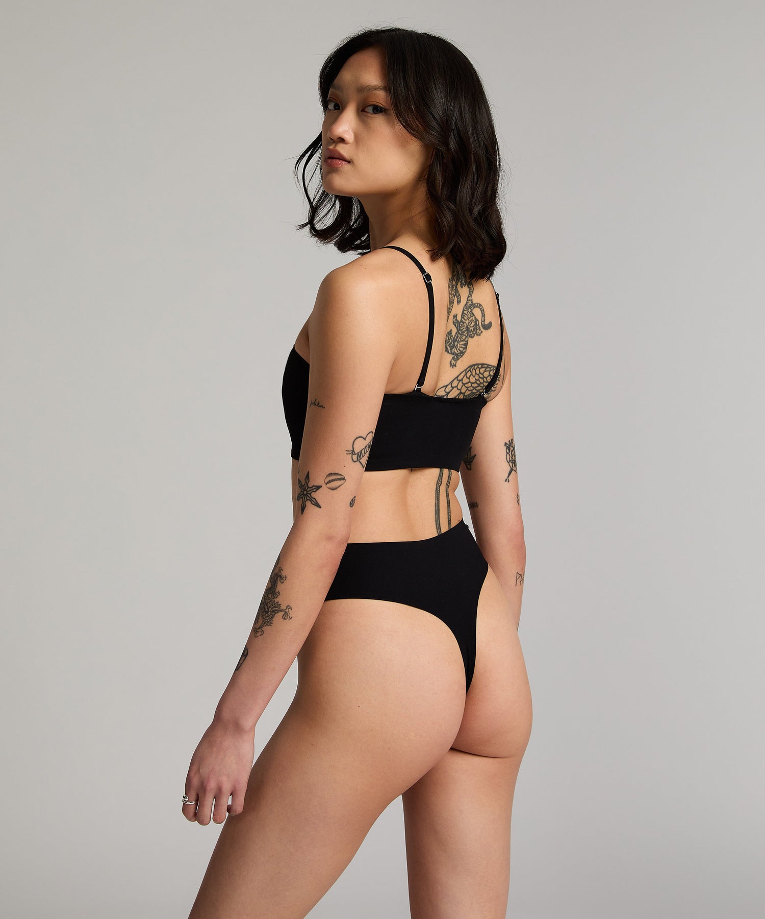 Hunkemoller_Smooth Bandeau Bralette_206769_Caviar_04