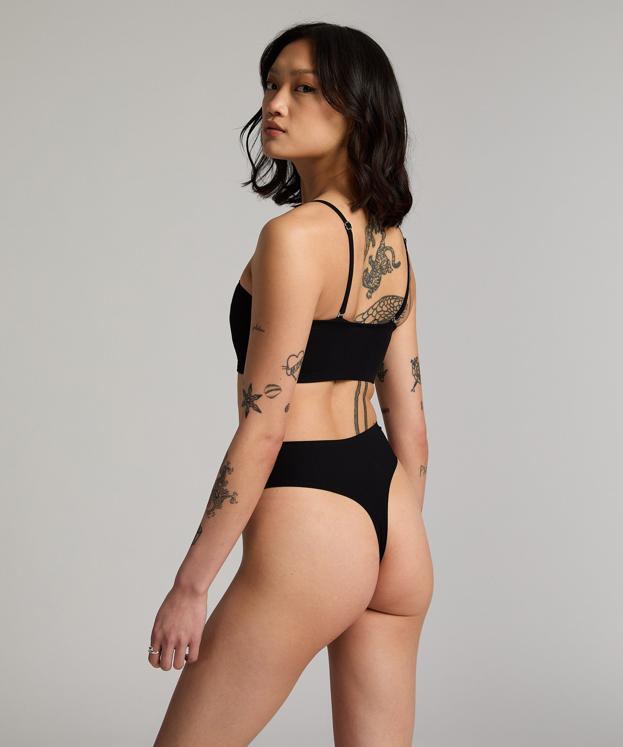 Hunkemoller_Smooth Bandeau Bralette_206769_Caviar_04