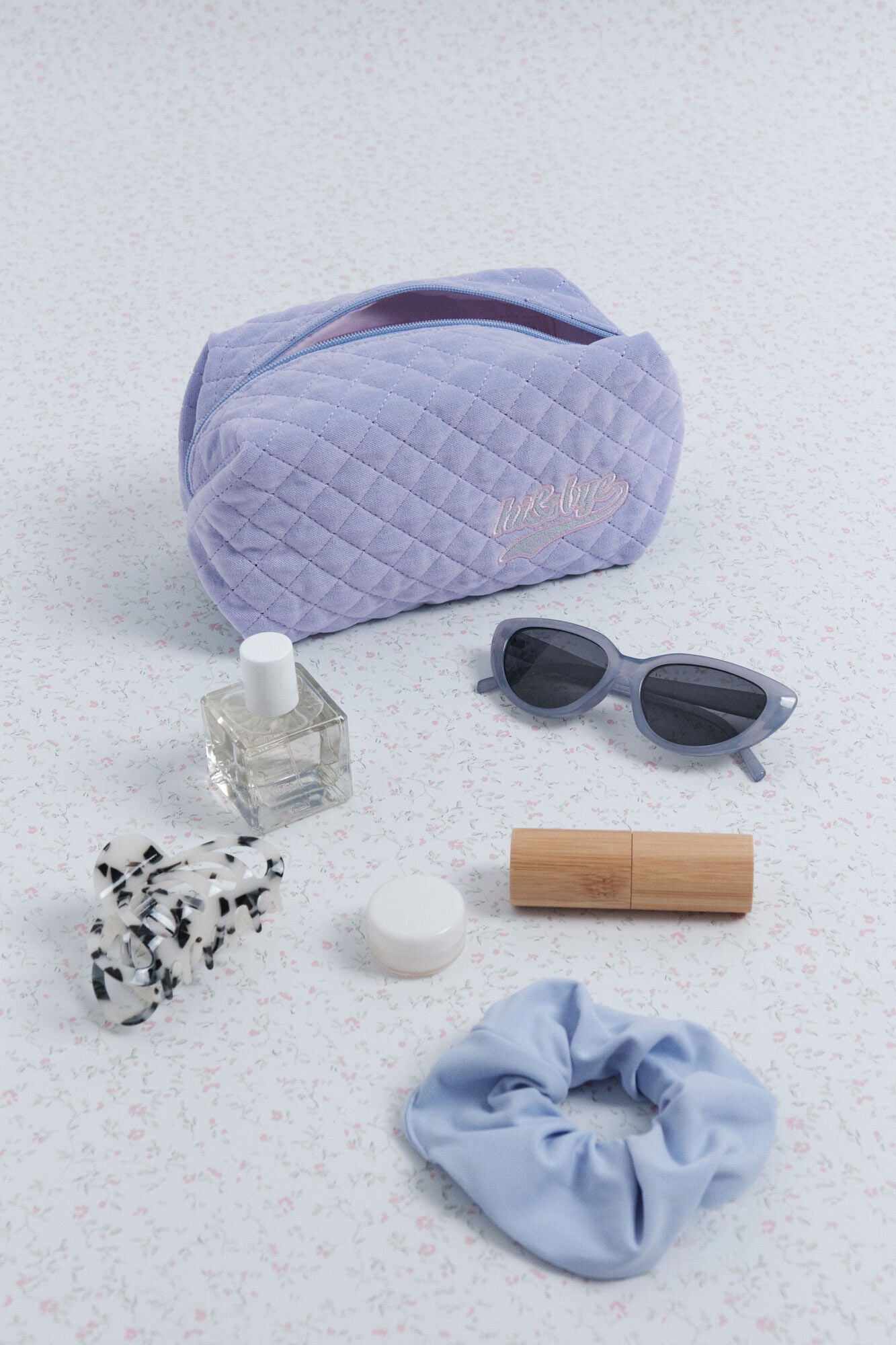 Women Secret_Blue_Light Blue Velvet Velvet Vanity Case with Embroidered Logo_2142571_16_04