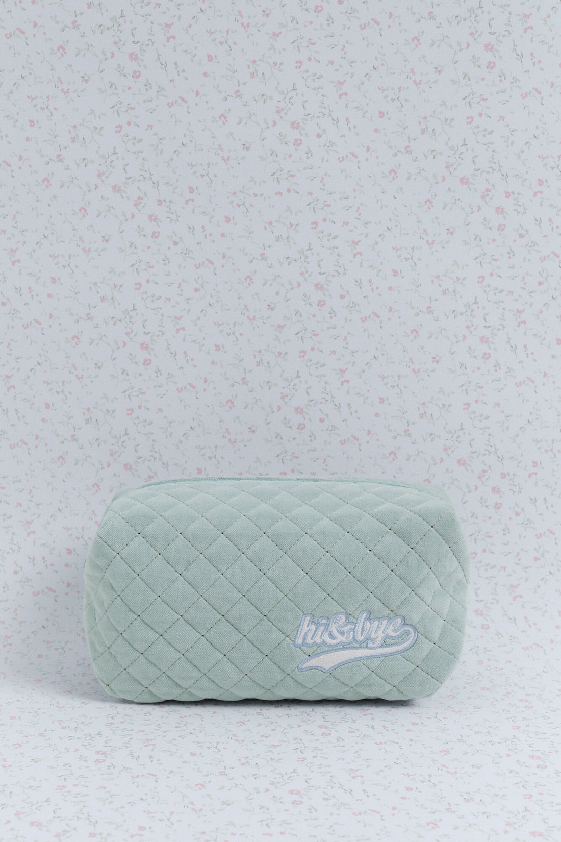 Women Secret_Green_Green Velvet Velvet Vanity Case with Embroidered Logo_2142572_22_01