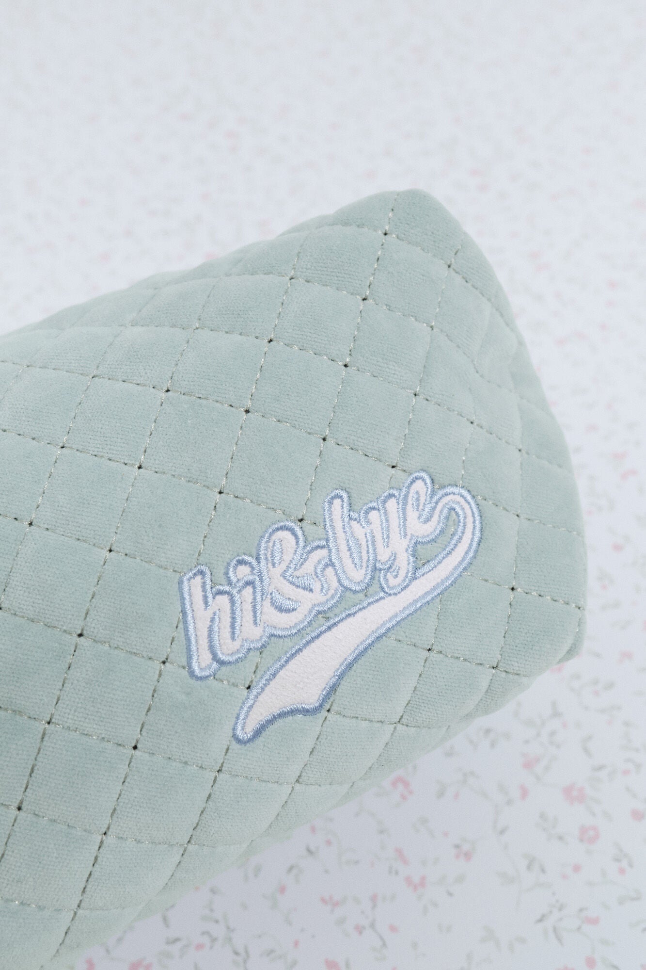 Women Secret_Green_Green Velvet Velvet Vanity Case with Embroidered Logo_2142572_22_02