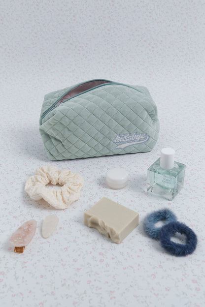 Women Secret_Green_Green Velvet Velvet Vanity Case with Embroidered Logo_2142572_22_04