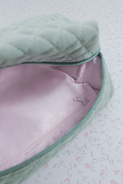 Women Secret_Green_Green Velvet Velvet Vanity Case with Embroidered Logo_2142572_22_05