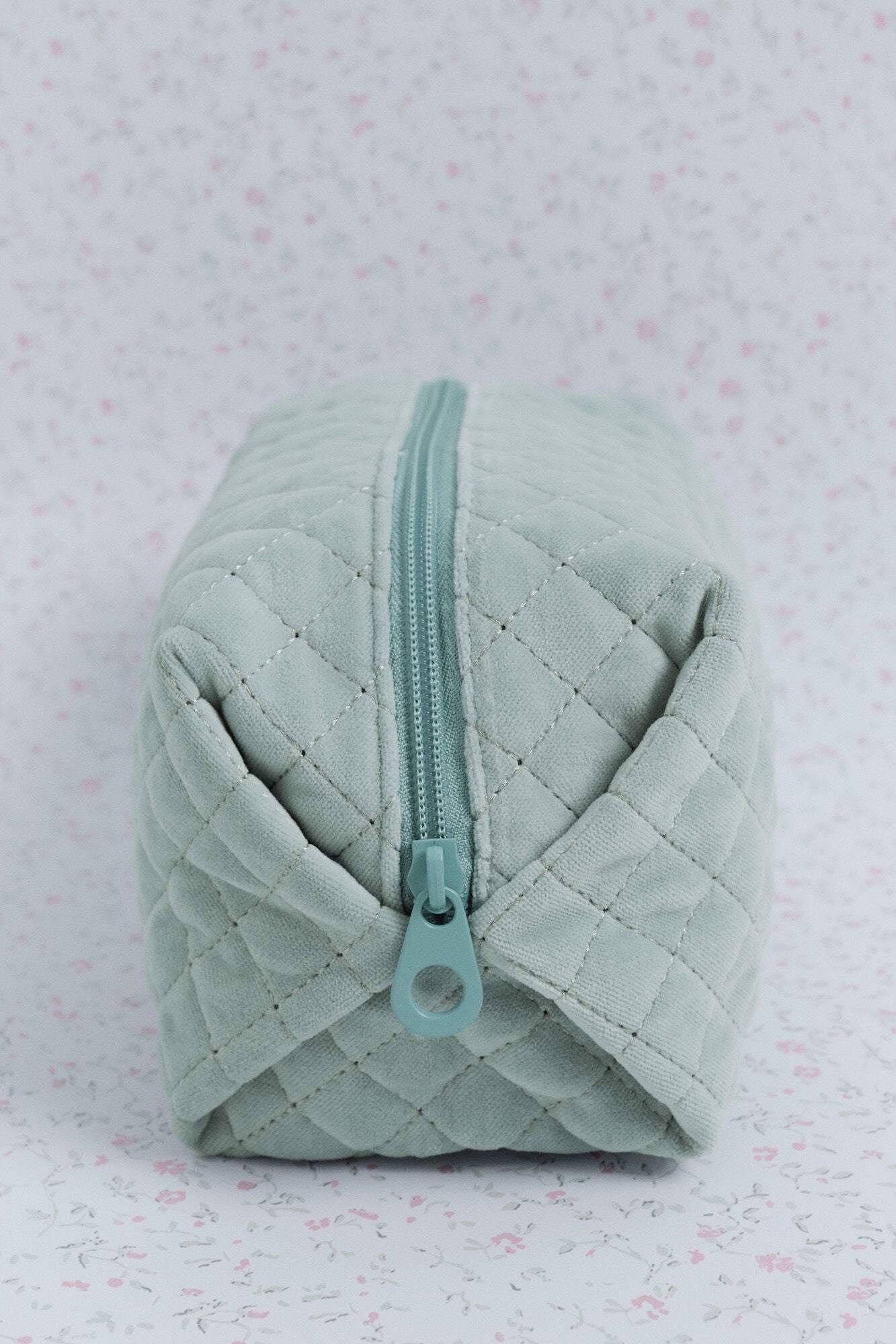 Women Secret_Green_Green Velvet Velvet Vanity Case with Embroidered Logo_2142572_22_07