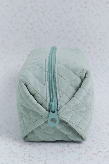 Women Secret_Green_Green Velvet Velvet Vanity Case with Embroidered Logo_2142572_22_07