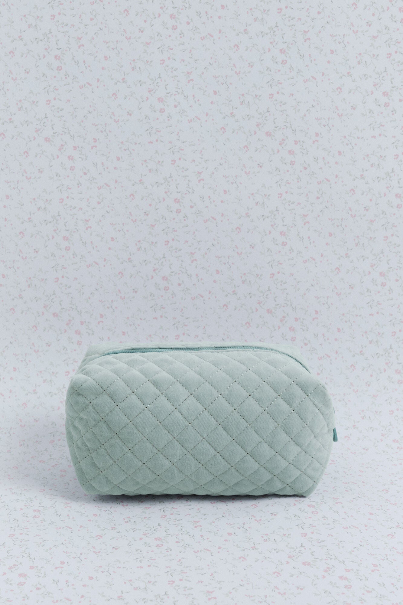 Women Secret_Green_Green Velvet Velvet Vanity Case with Embroidered Logo_2142572_22_08