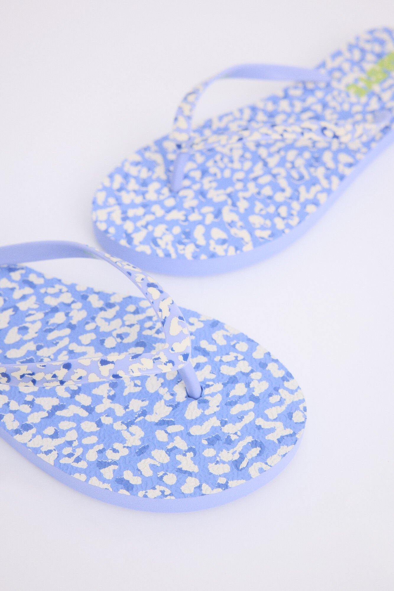 Women Secret_Blue Logo Print Flip Flops_2149039_19_04