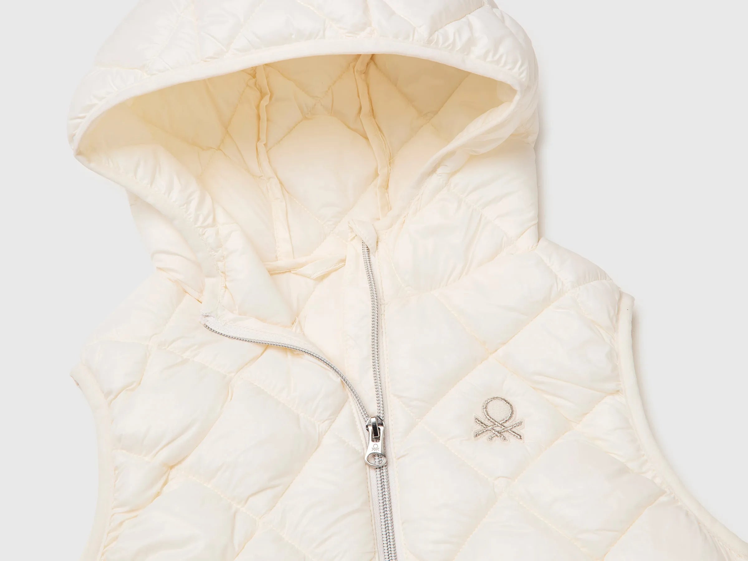 Benetton Creamy white Girls Sleeveless Jacket with Hood SKU: 21INCJ017_00E Image 03