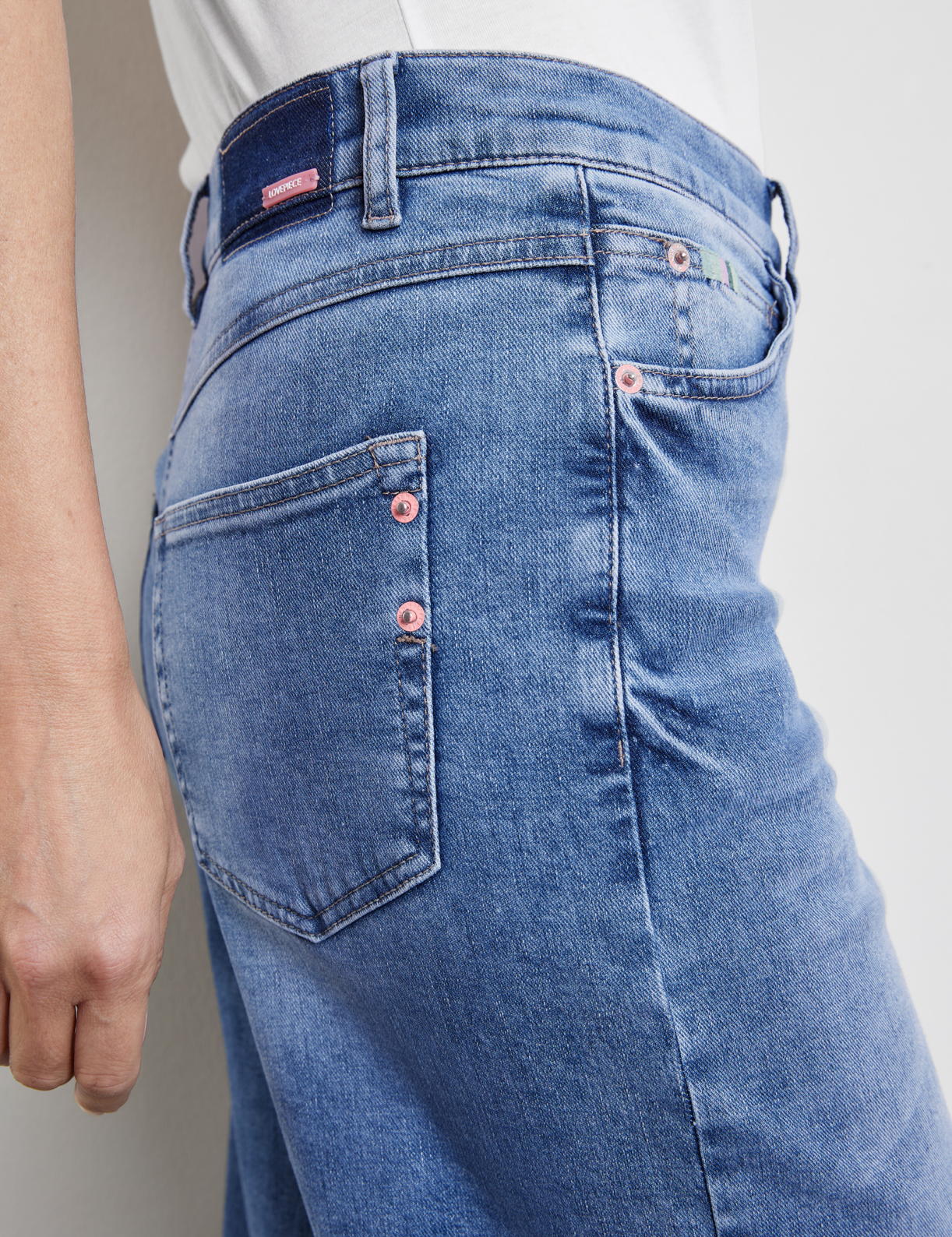 Mirja Wide Leg Jeans With Embroidery_222033-66832_834004_04