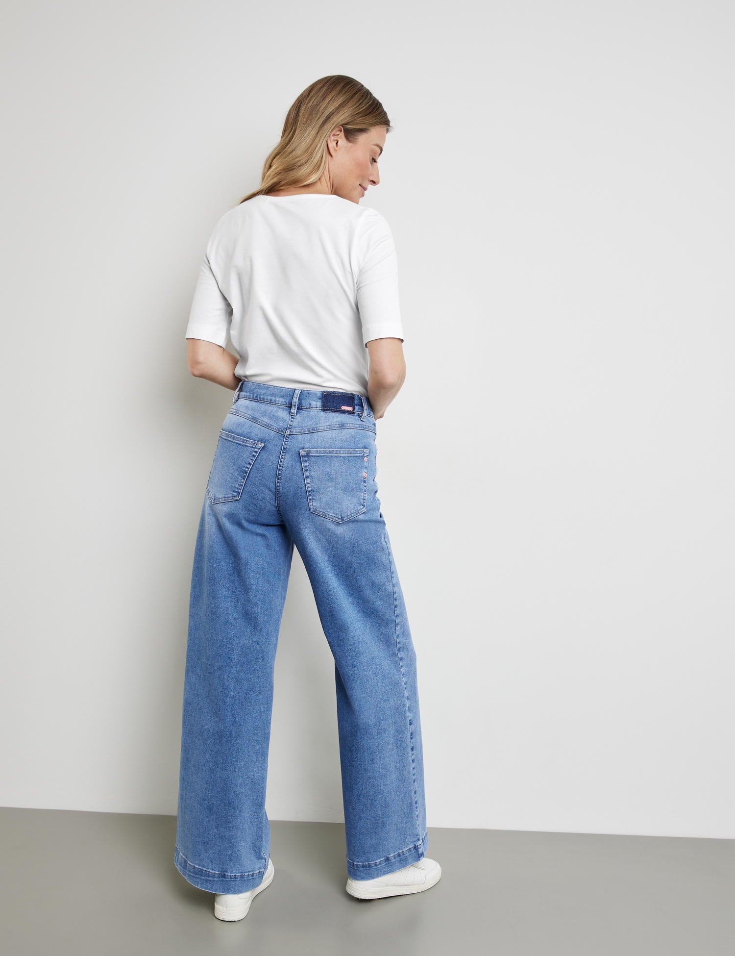 Mirja Wide Leg Jeans With Embroidery_222033-66832_834004_06