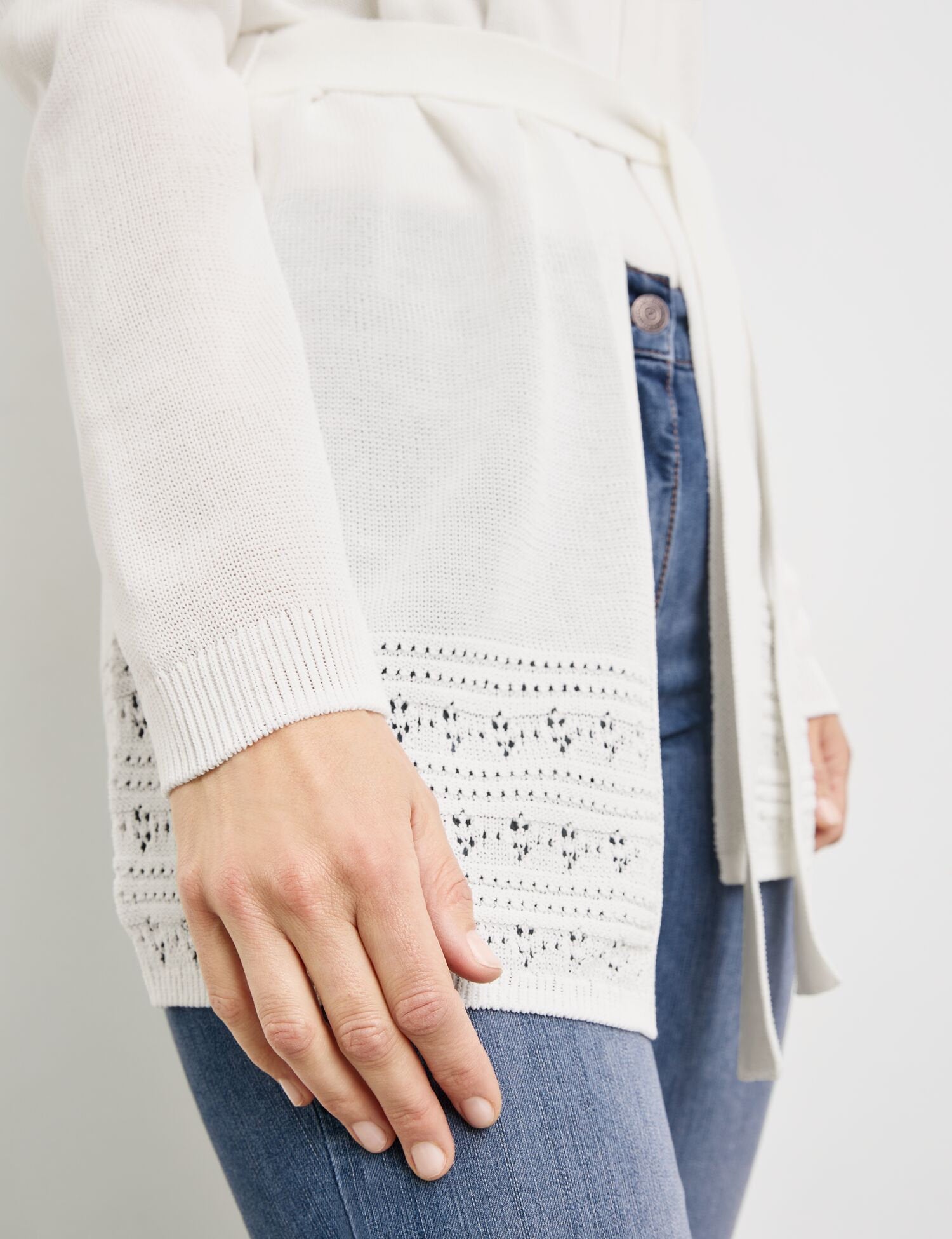 Open Cardigan With Crocheted Details And A Tie-Around Belt_230222-44731_99700_02
