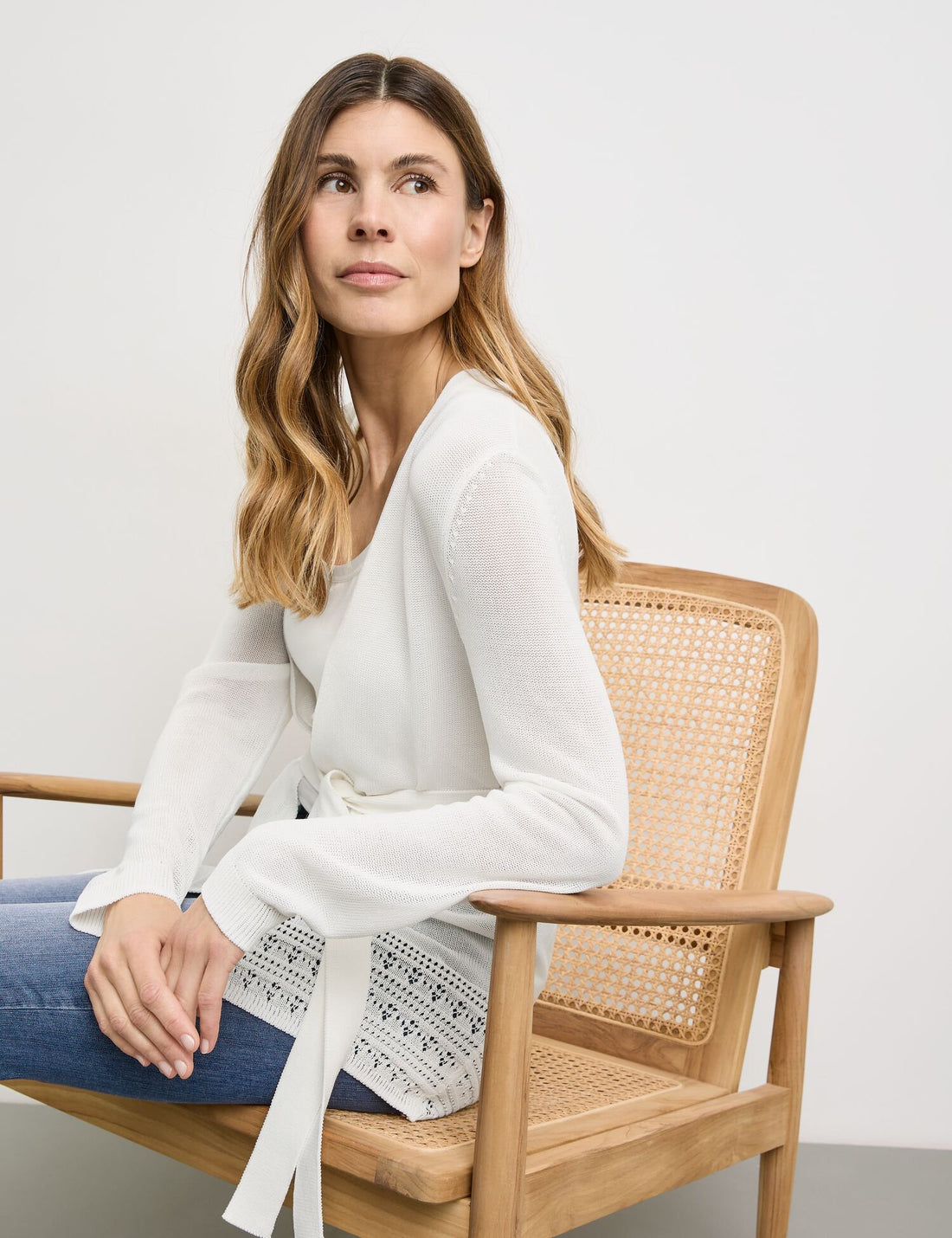 Open Cardigan With Crocheted Details And A Tie-Around Belt_230222-44731_99700_05
