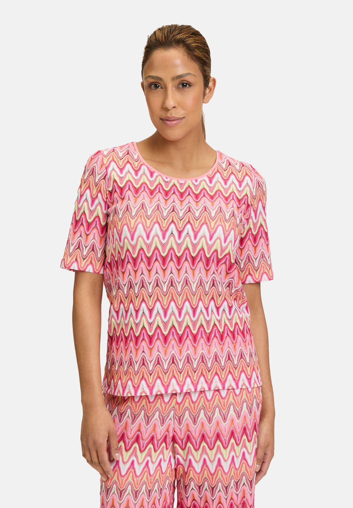 Betty Barclay_Lace Shirt with Ribbed Cuffs_2408-1150_4826_01