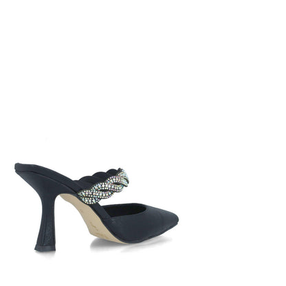 Black Sandal With Embellished Strap_24795_01_03