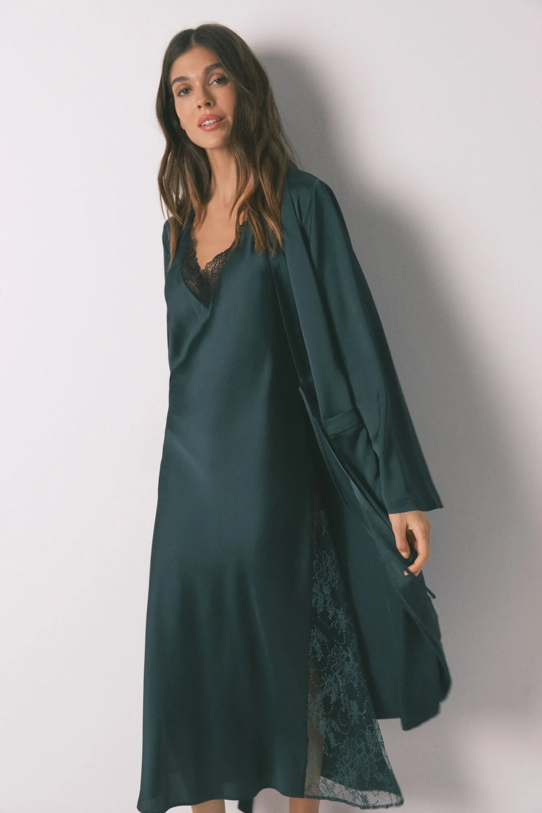 Women Secret_Bottle_Long Loose Green Satin Robe_2532441_20_01