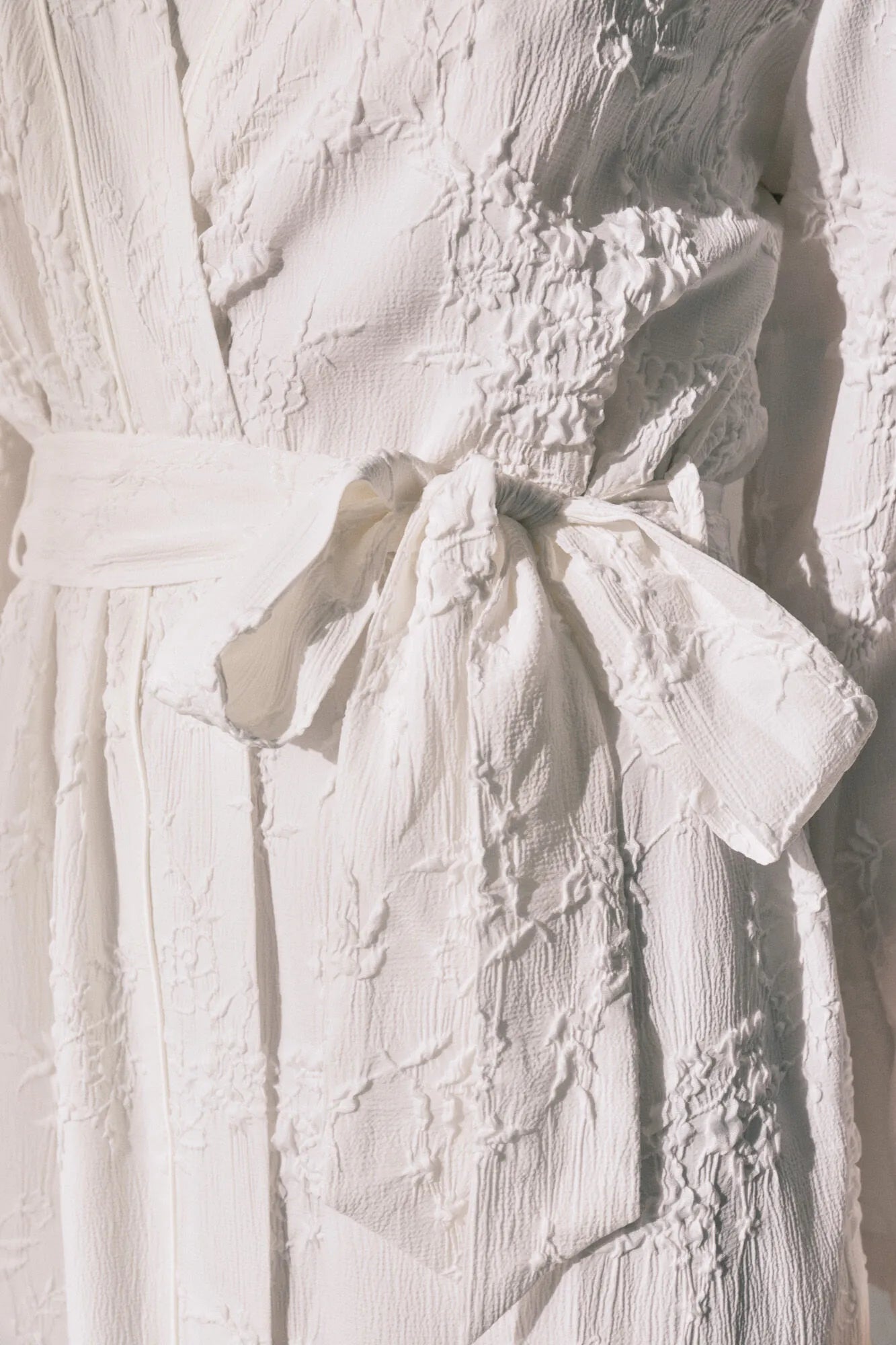 Women Secret_Ivory_Long Satin Jacquard Robe in White_2533680_96_04