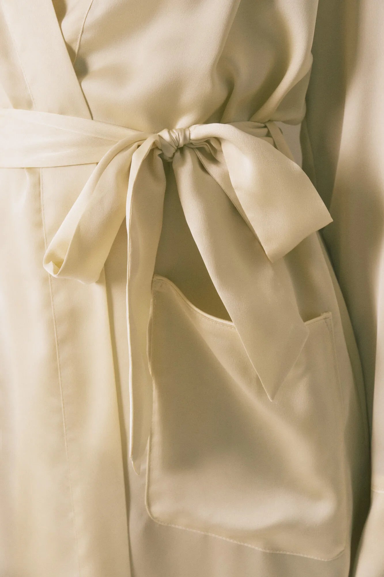 Women Secret_Yellow_Short Yellow Satin Robe_2533682_04_02