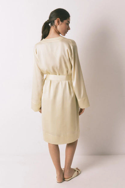 Women Secret_Yellow_Short Yellow Satin Robe_2533682_04_05