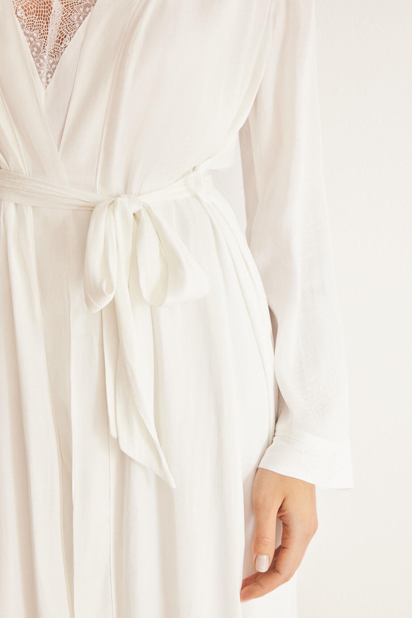 Knee-Length Robe_2537711_96_03