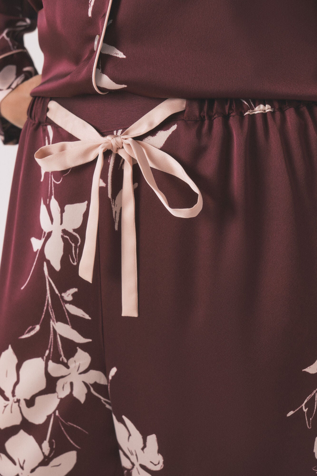 Women Secret_Red_Long Maroon Floral Classic Pyjamas_2542459_58_05