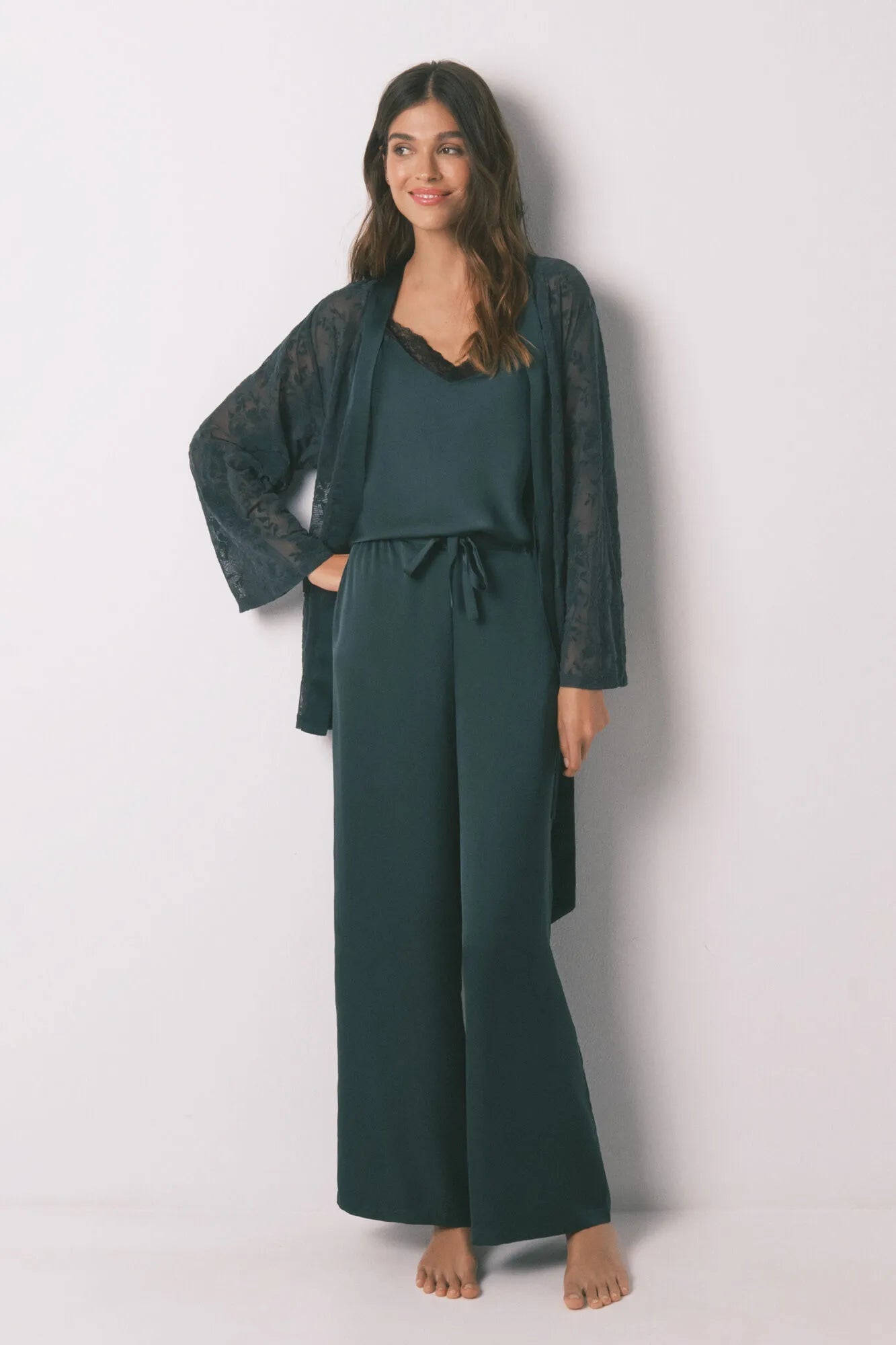 Women Secret_Bottle_Green Satin and Lace Pyjamas Set_2542473_20_01