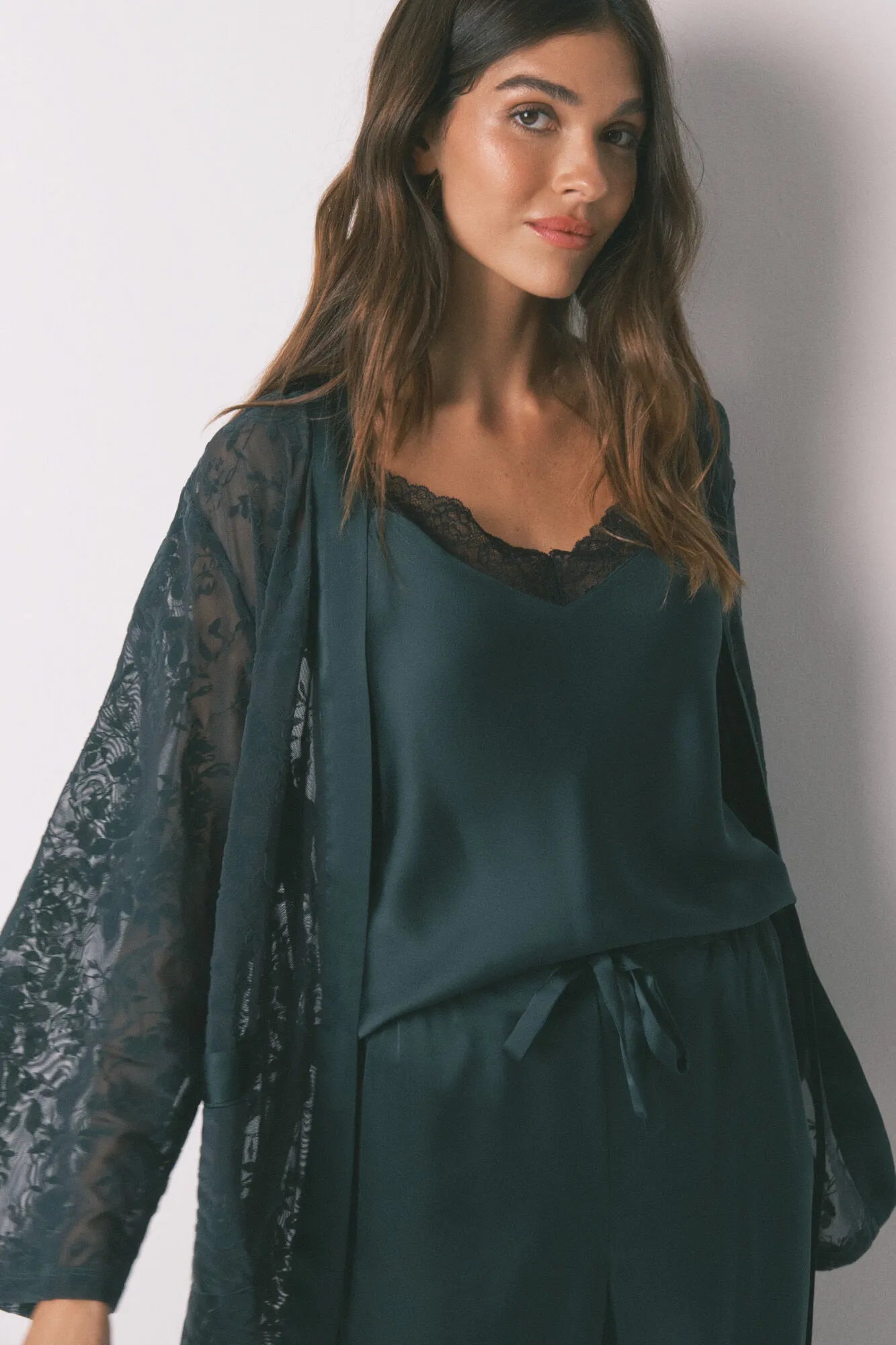 Women Secret_Bottle_Green Satin and Lace Pyjamas Set_2542473_20_02