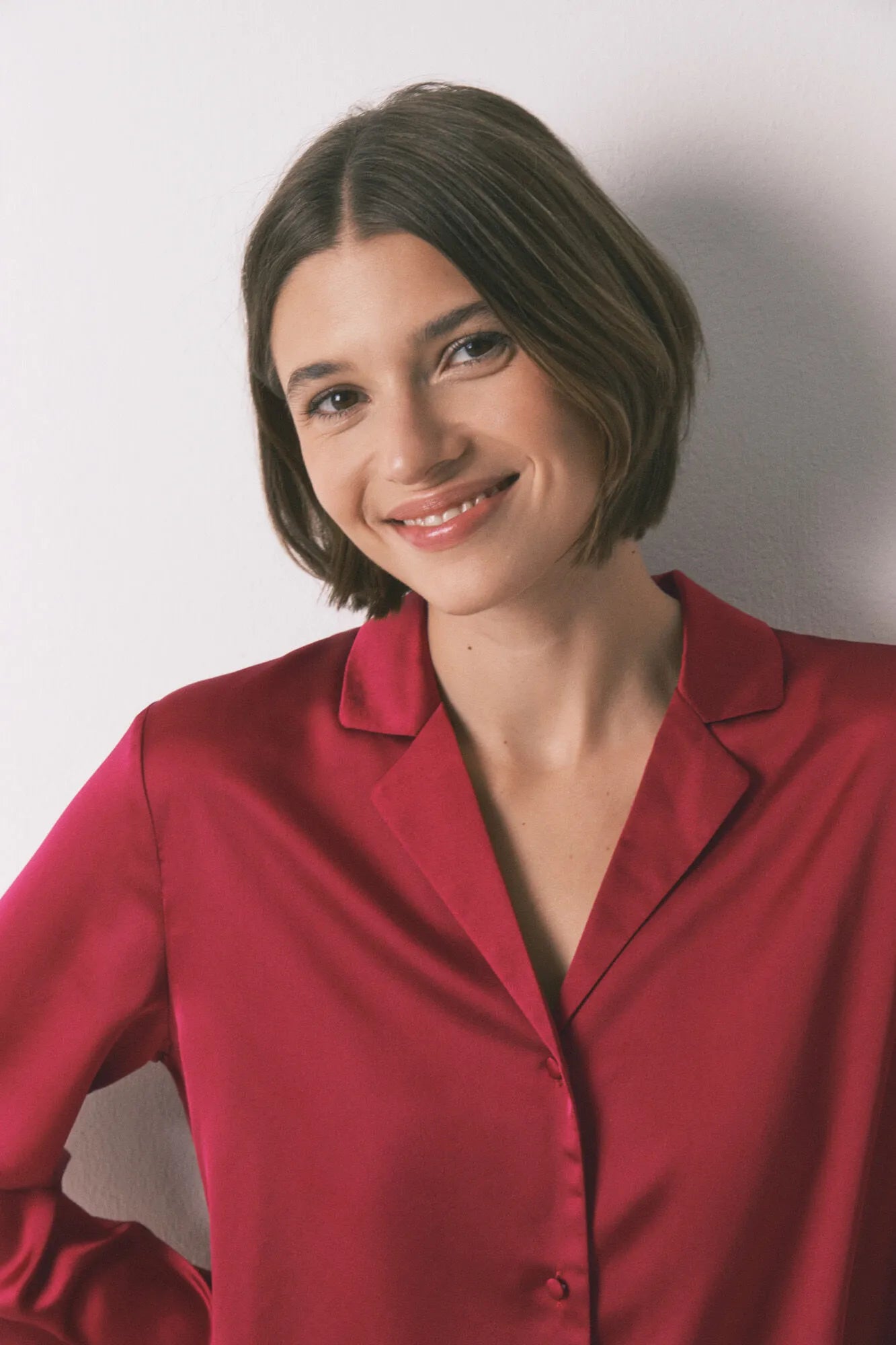 Women Secret_Red_Red Satin Short Classic Pyjamas_2542475_60_02