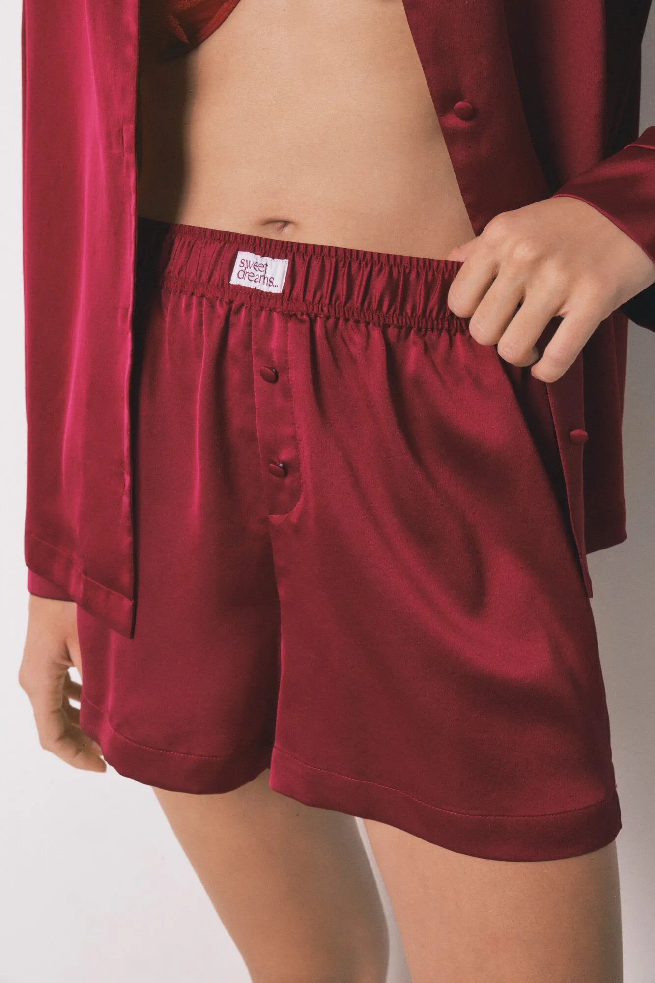 Women Secret_Red_Red Satin Short Classic Pyjamas_2542475_60_04