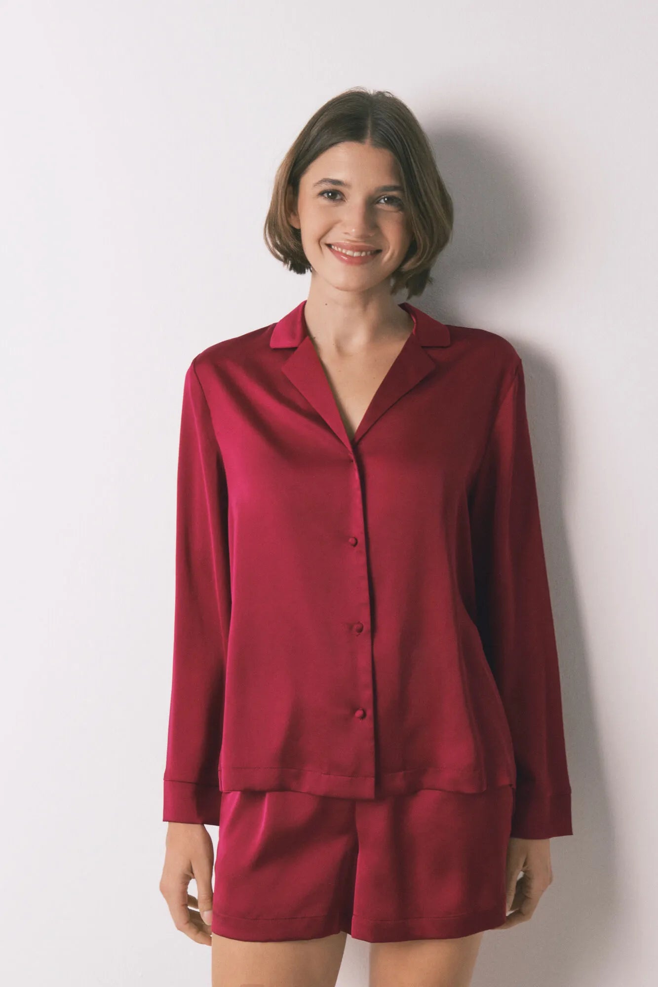 Women Secret_Red_Red Satin Short Classic Pyjamas_2542475_60_05