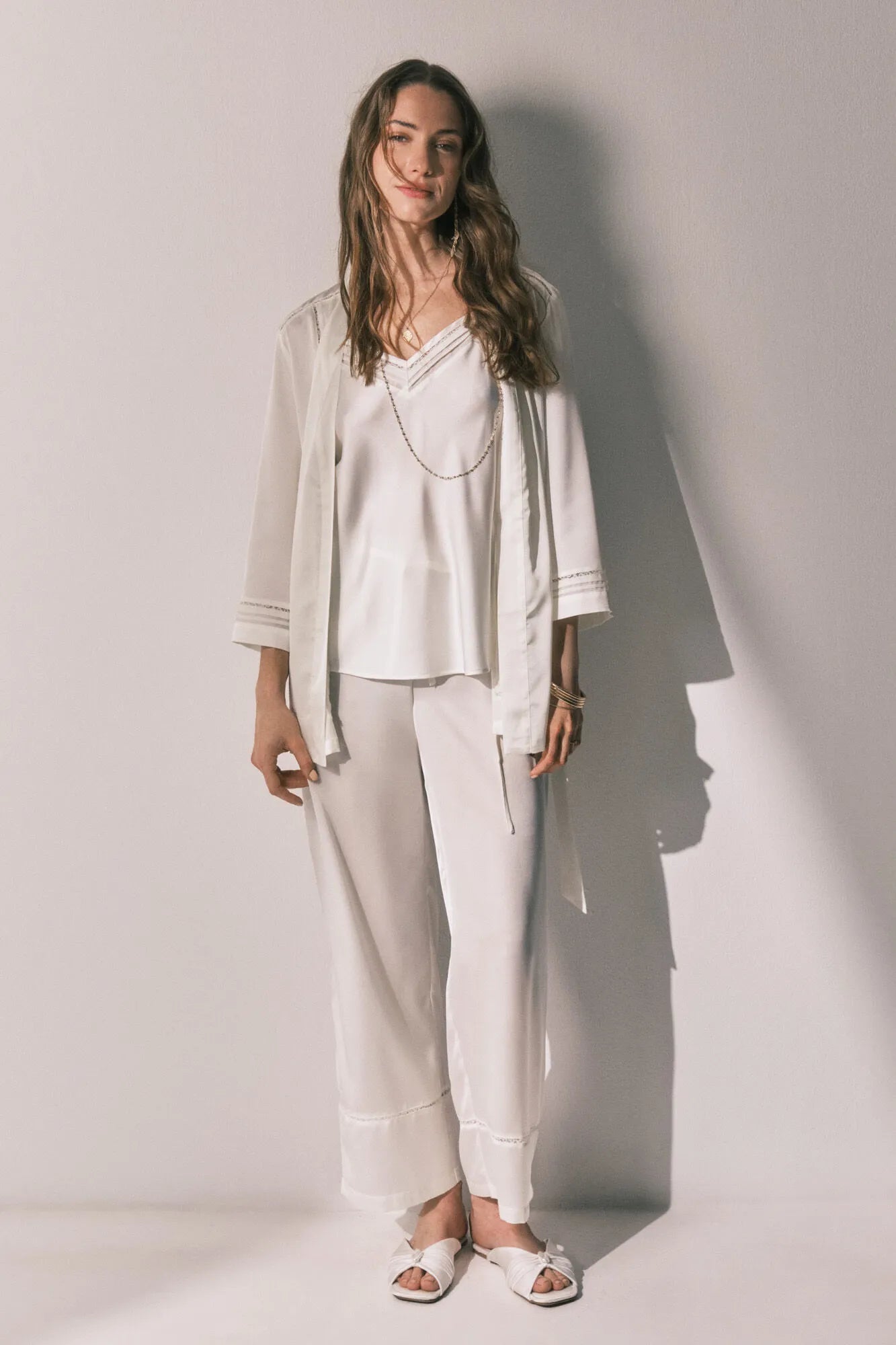 Women Secret_Ivory_Long Pyjama and Satin Robe Set in White_2543698_96_01