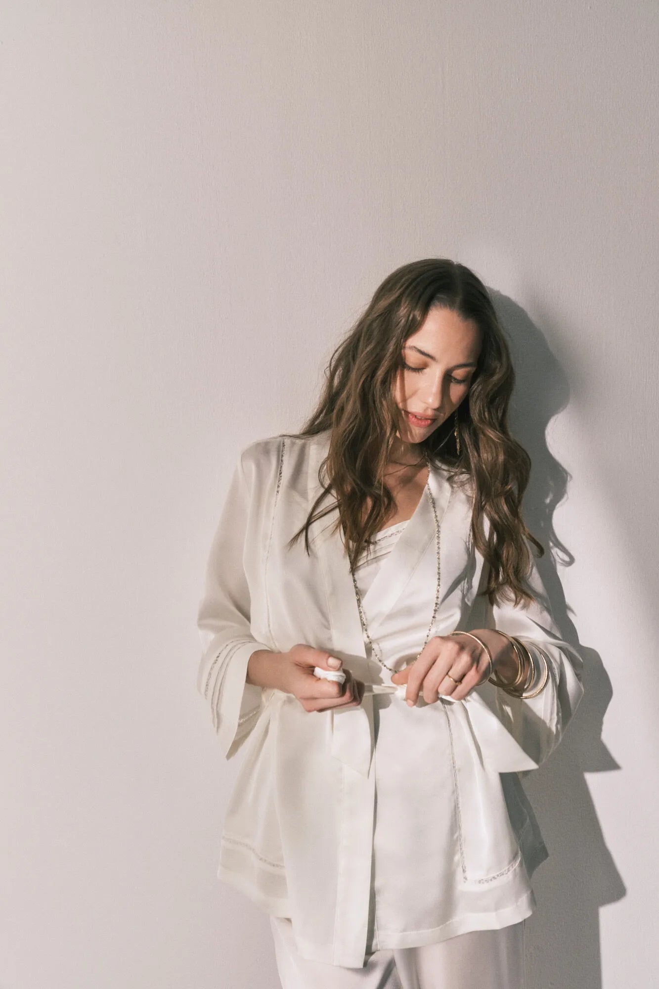 Women Secret_Ivory_Long Pyjama and Satin Robe Set in White_2543698_96_04