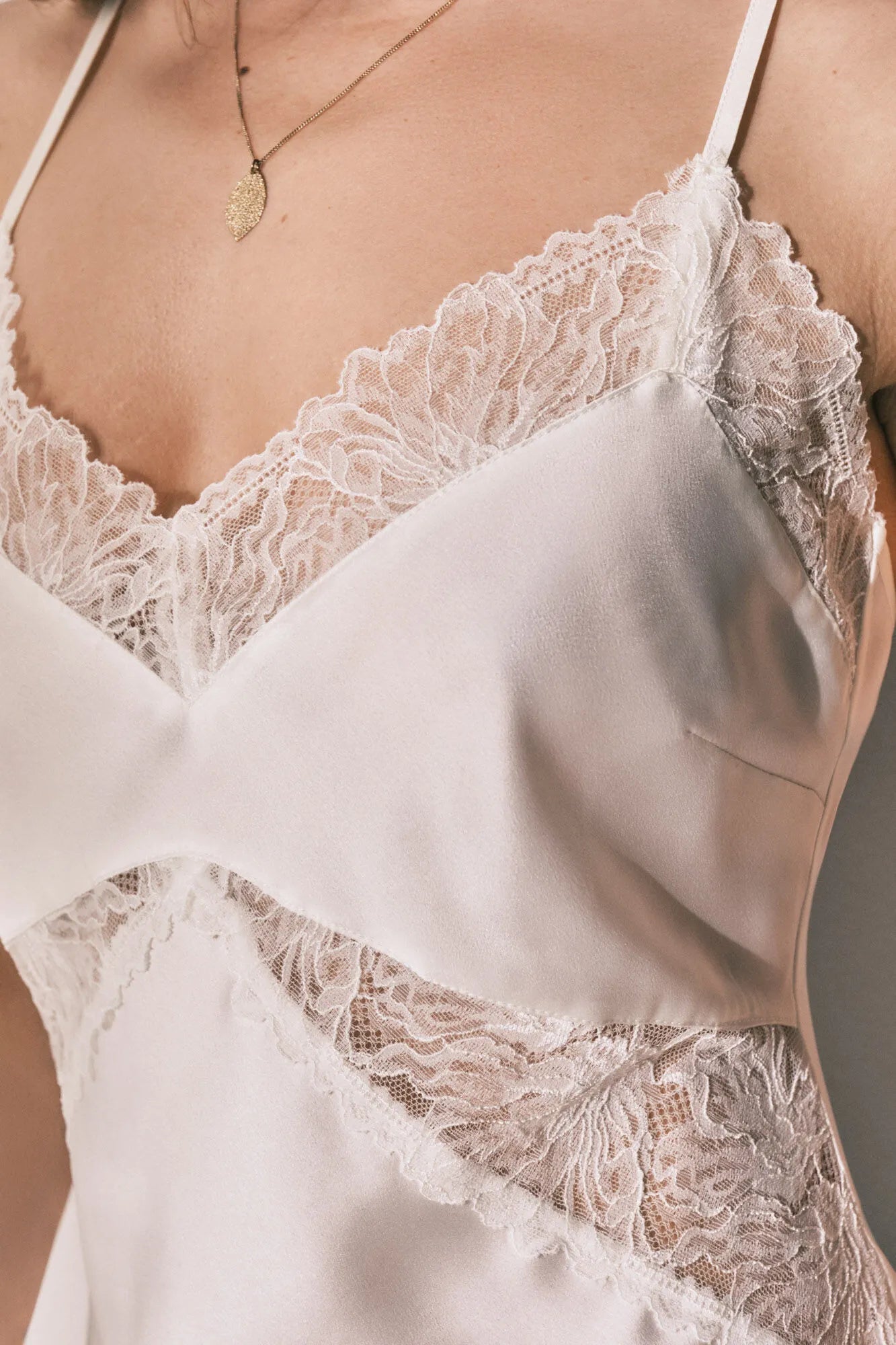 Women Secret_Ivory_Short Satin Pyjamas in White_2543702_96_04