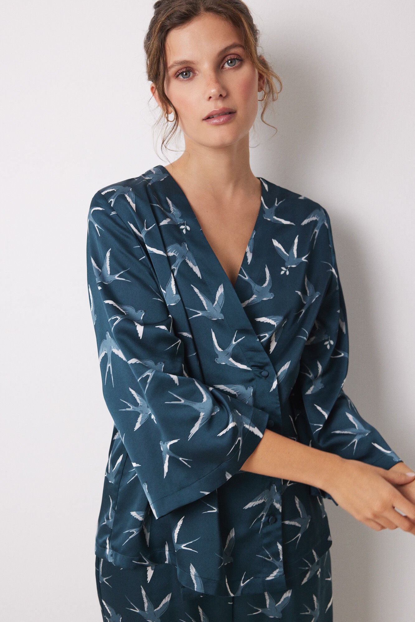 Long Satin Pajamas Bird Print_05