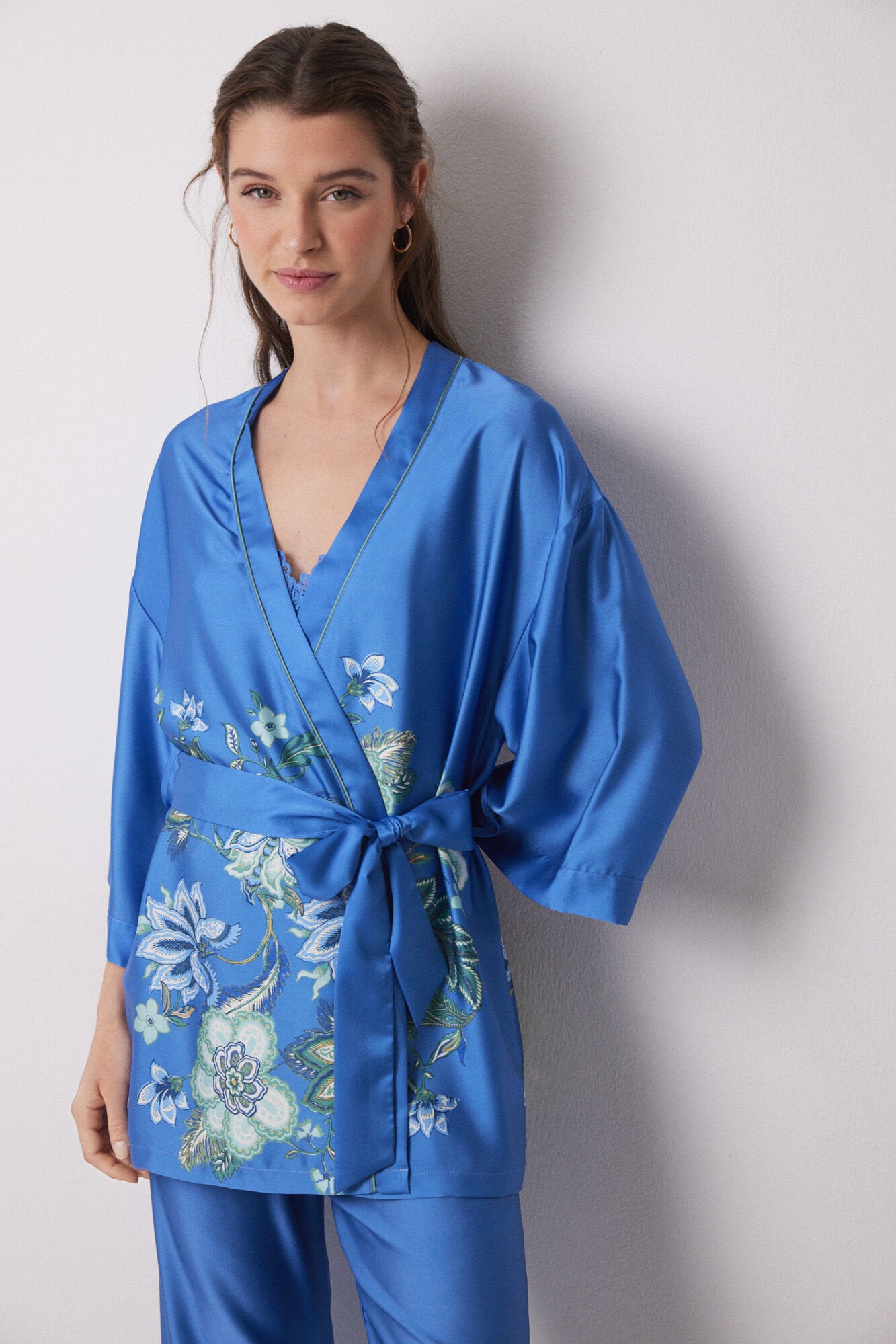 Women Secret_Blue Satin and Lace Pyjamas Set_2549782_19_01