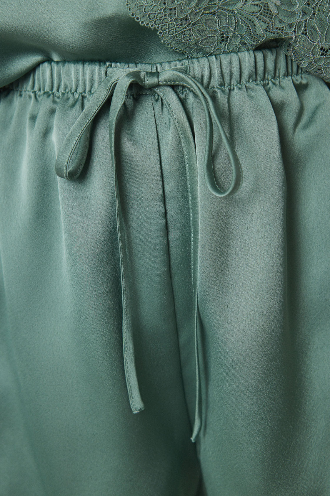 Women Secret_Short Green Satin and Lace Pajamas_2549783_21_05