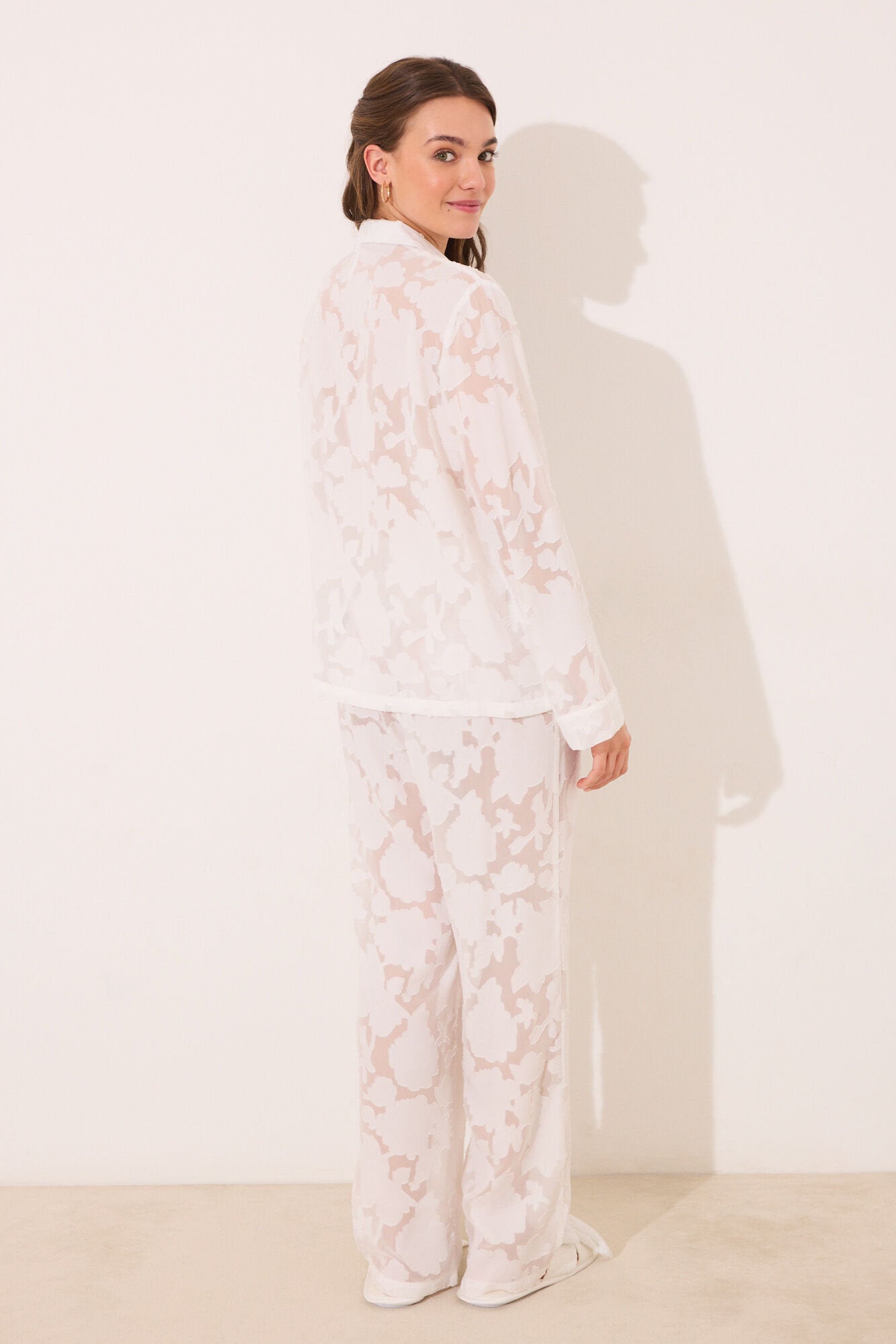 Women Secret_Long White Satin Pajama Shirt_2549784_96_06