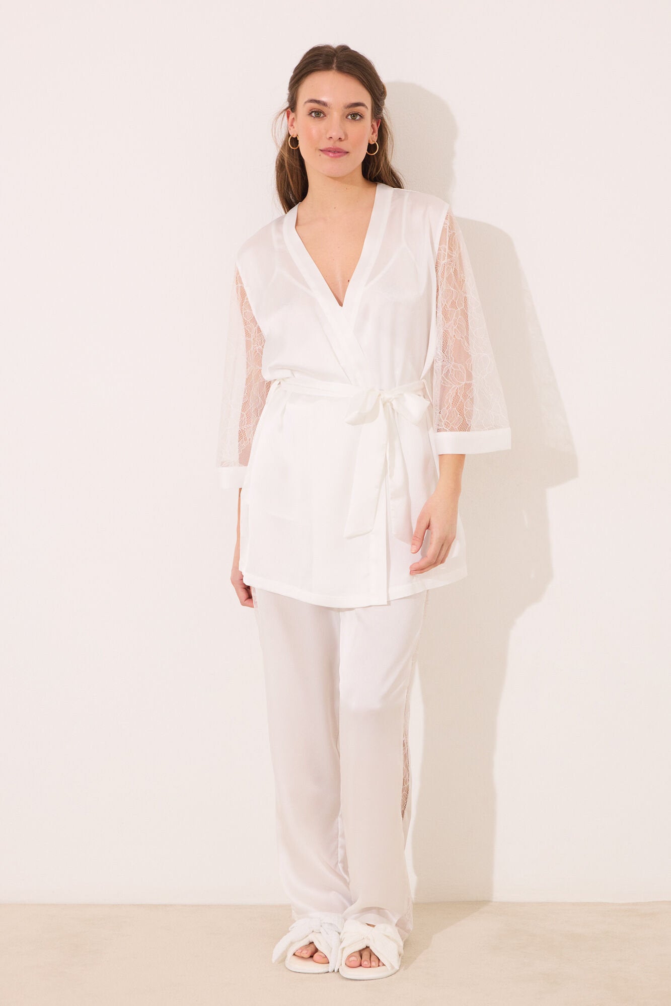 Women Secret_Long Pyjamas Satin and White Lace Pajama Set_2549785_96_01